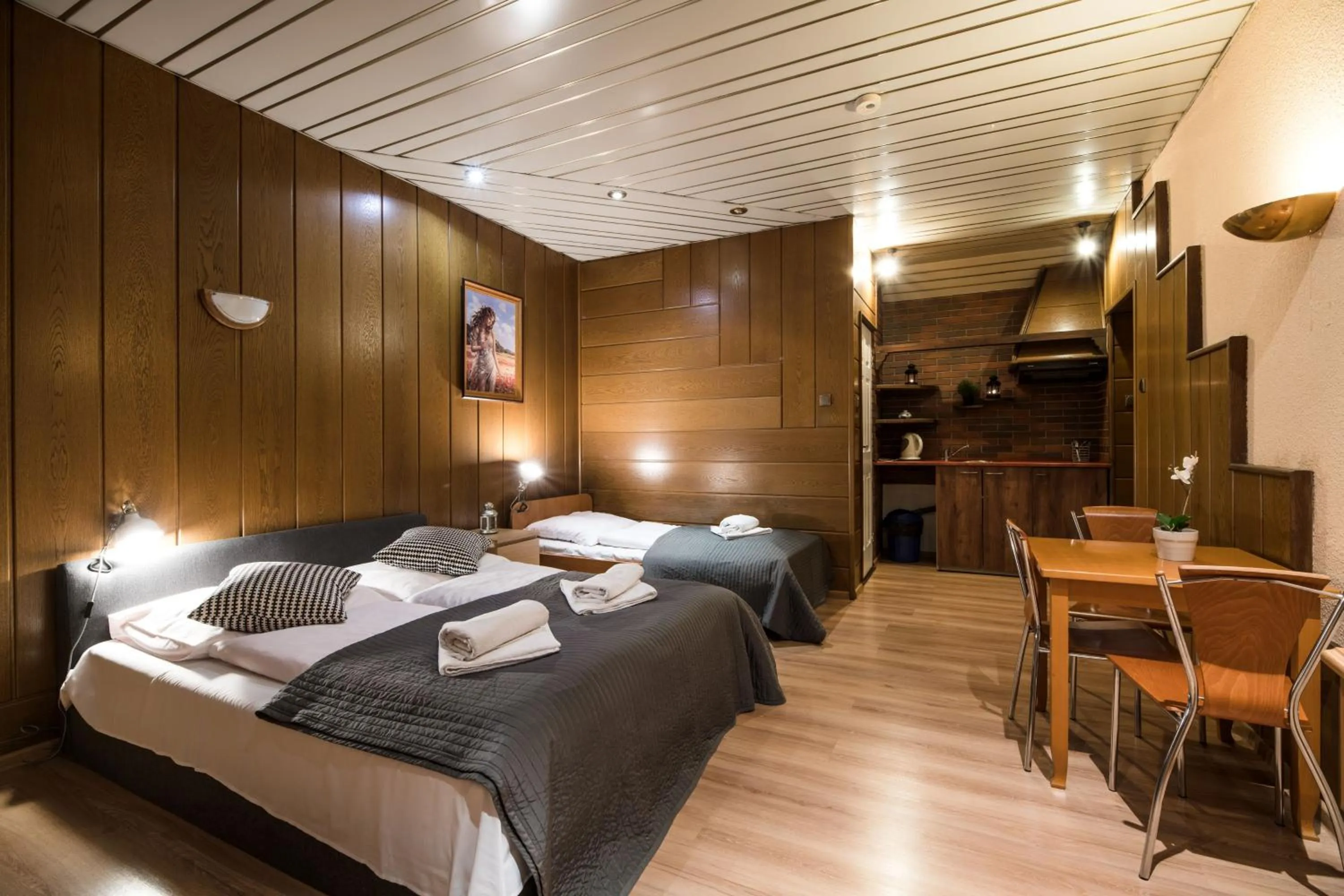 Photo of the whole room, Bed in Golden Lion Guest Rooms Szewska 19