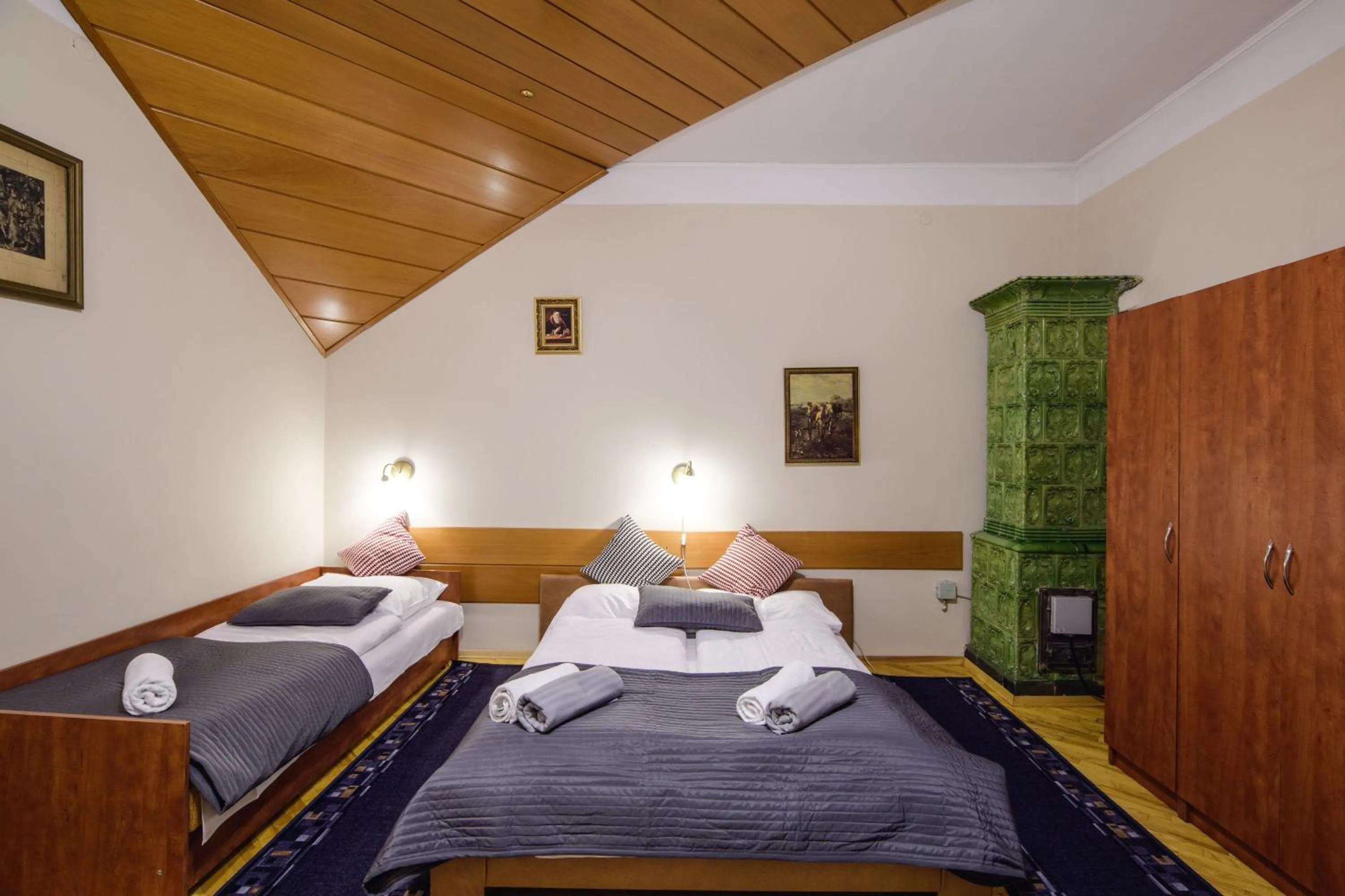 Photo of the whole room, Bed in Golden Lion Guest Rooms Szewska 19