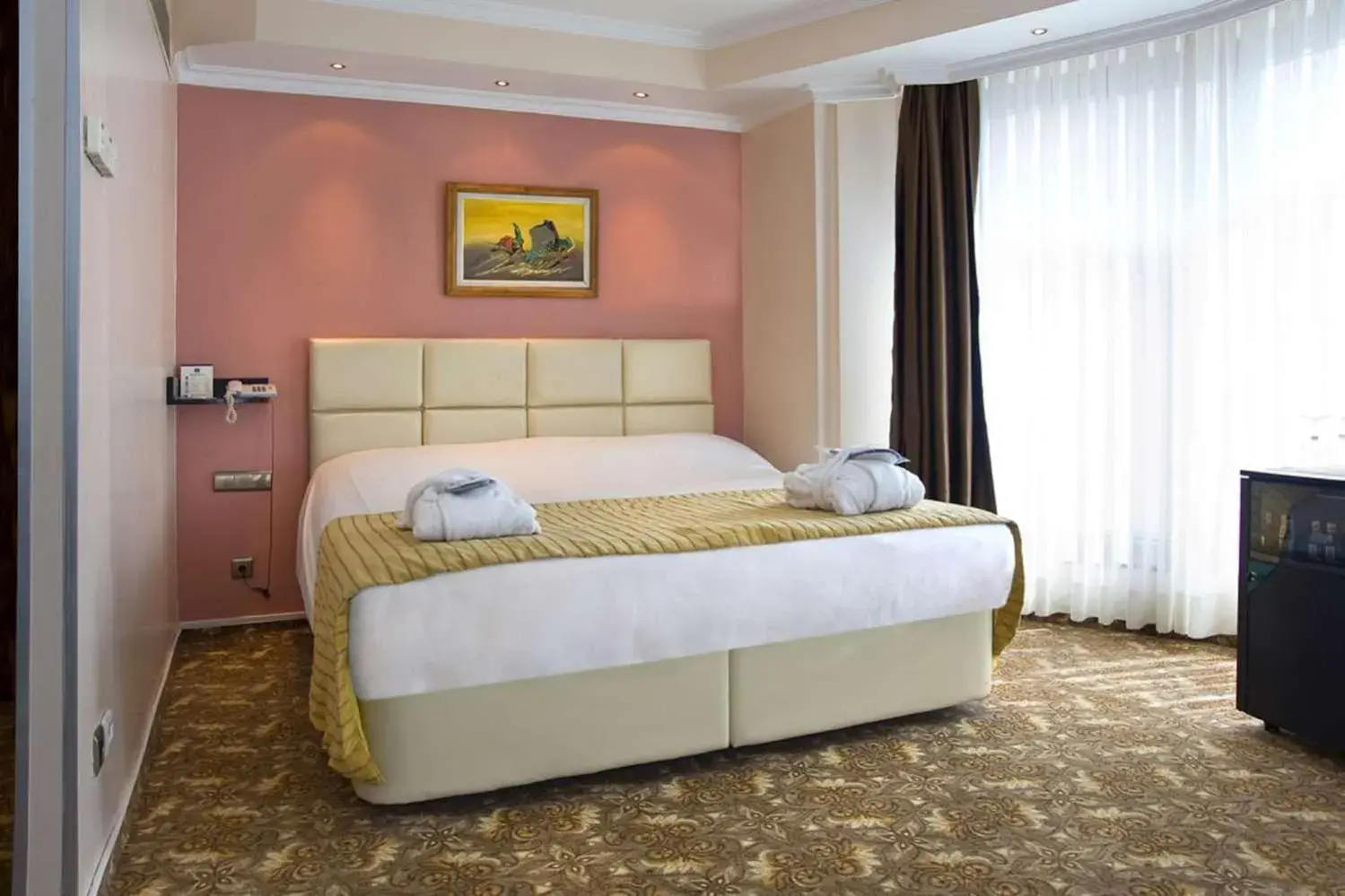 Double Room with Double Bed and Park View in Hotel 2000 Kavaklıdere Double Room with Double Bed and Park View in Hotel 2000 Kavaklıdere