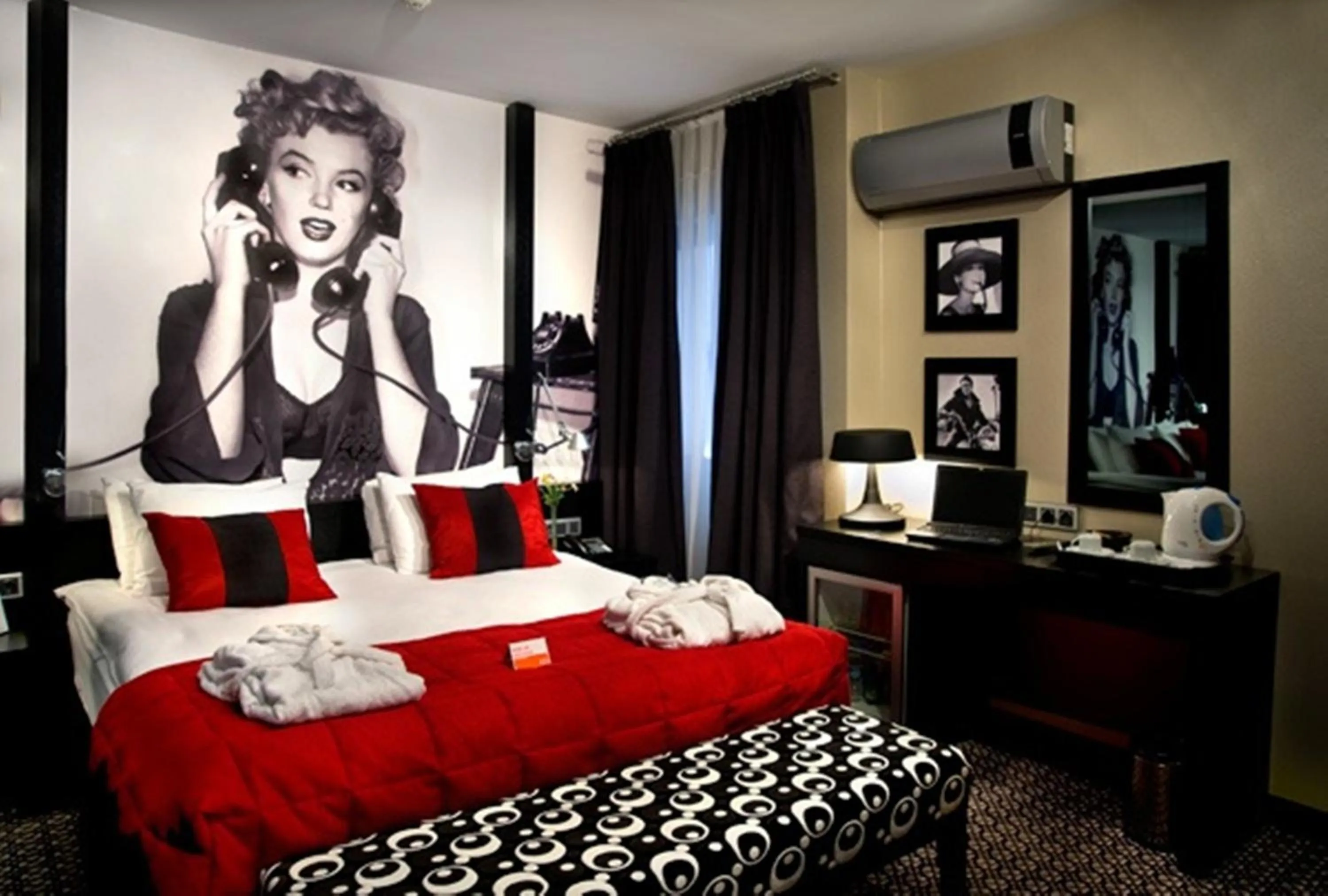 Bed in Maltepe 2000 Hotel