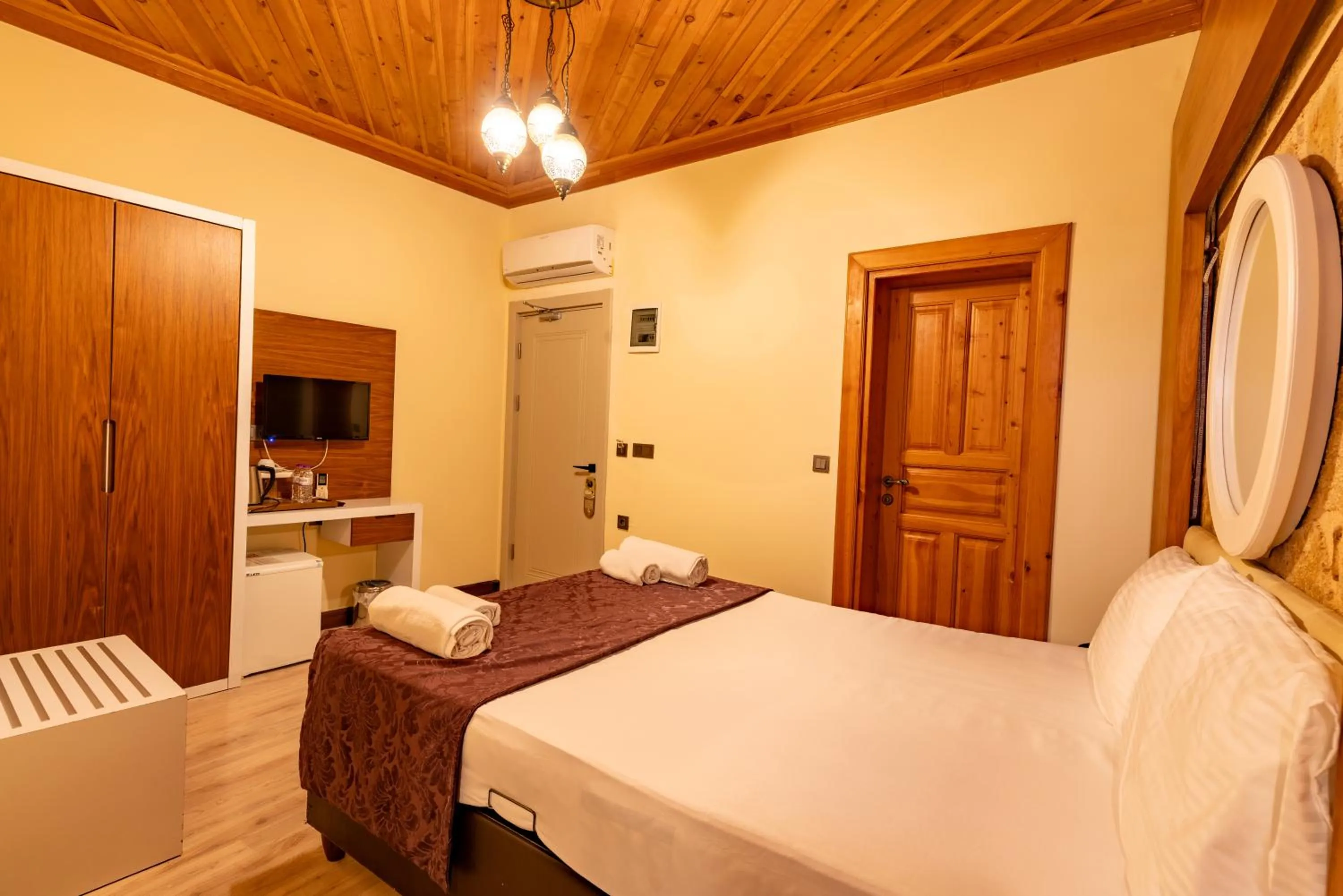 Bedroom, Bed in Bacchus Pension
