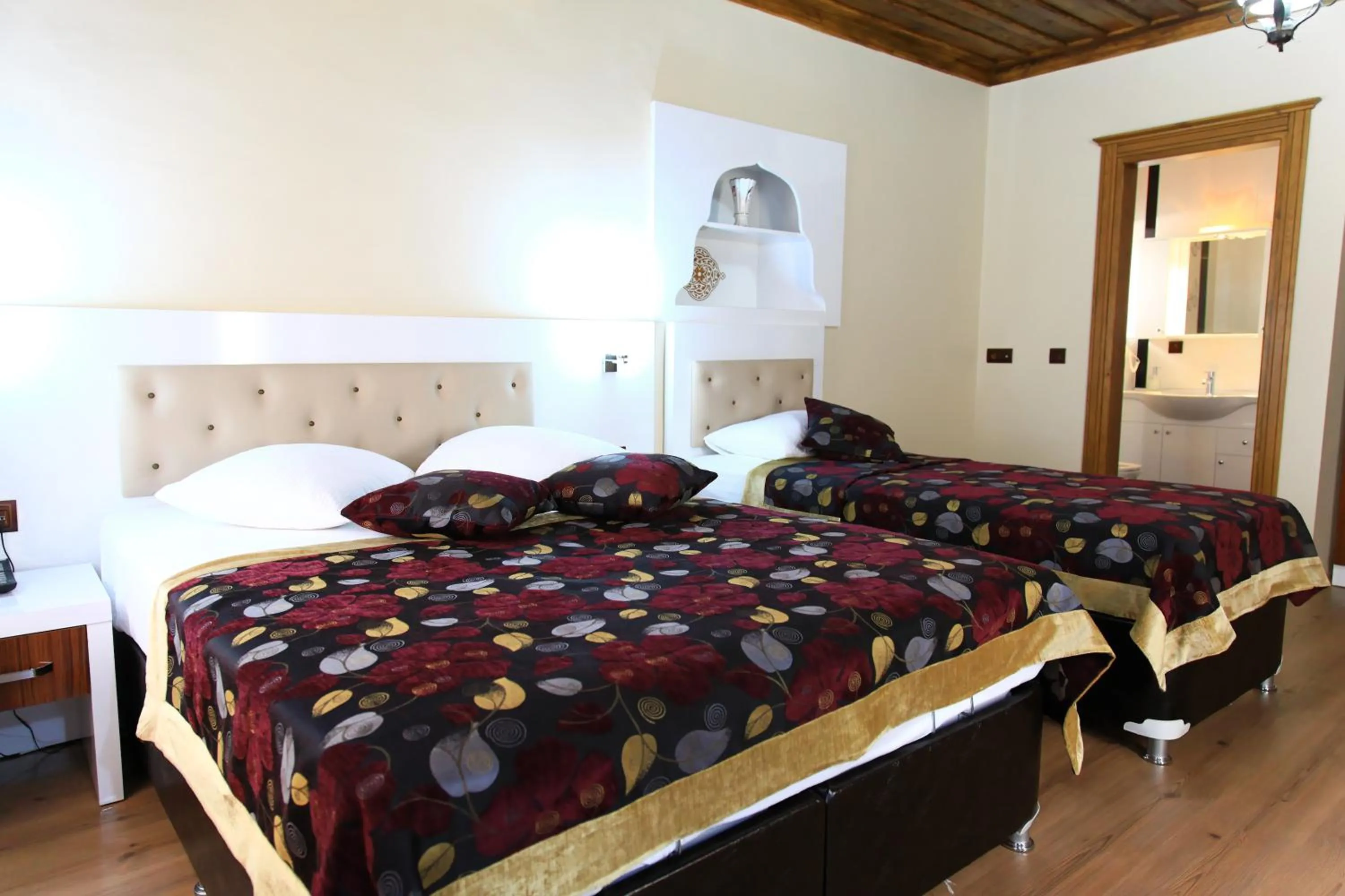 Photo of the whole room, Bed in Bacchus Pension