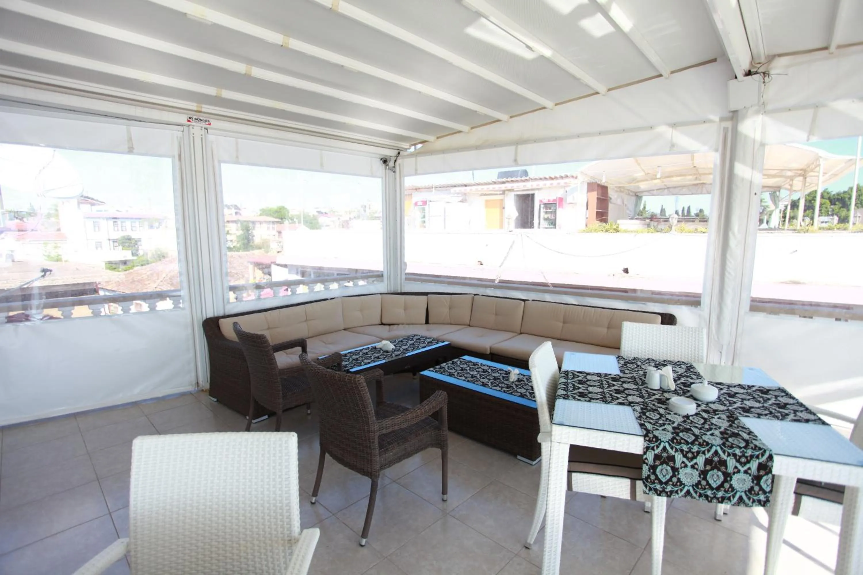 Restaurant/places to eat in Bacchus Pension