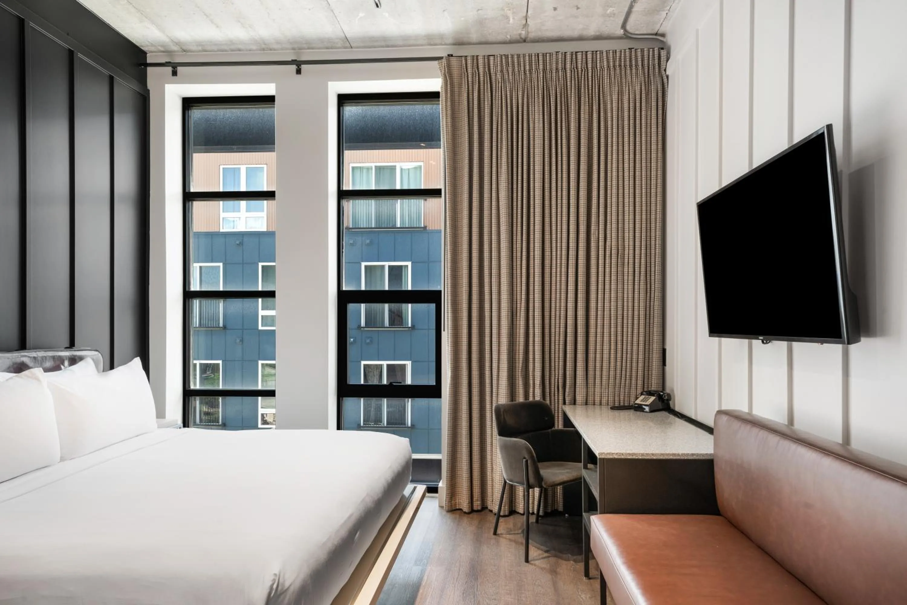 Bedroom, Bed in Waymore's Guest House