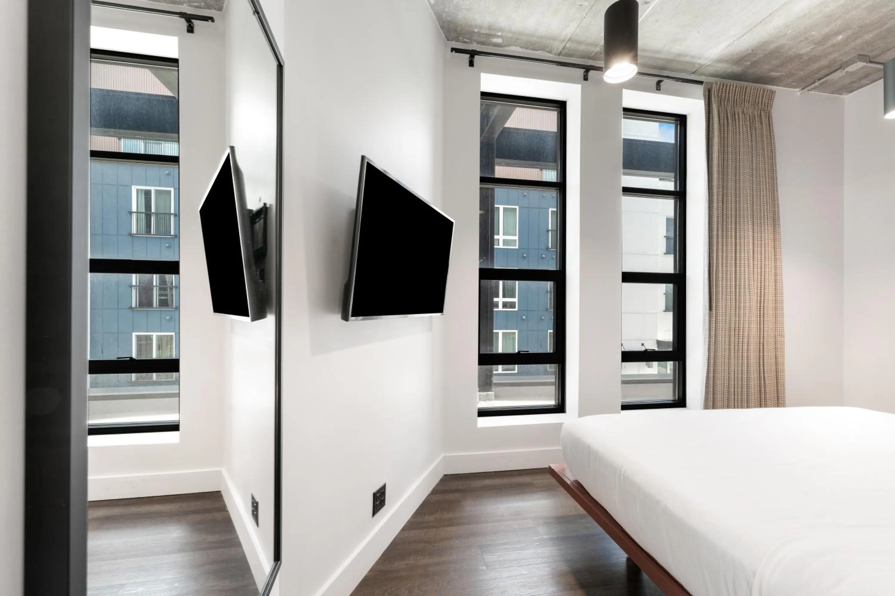 Bedroom, Bed in Waymore's Guest House