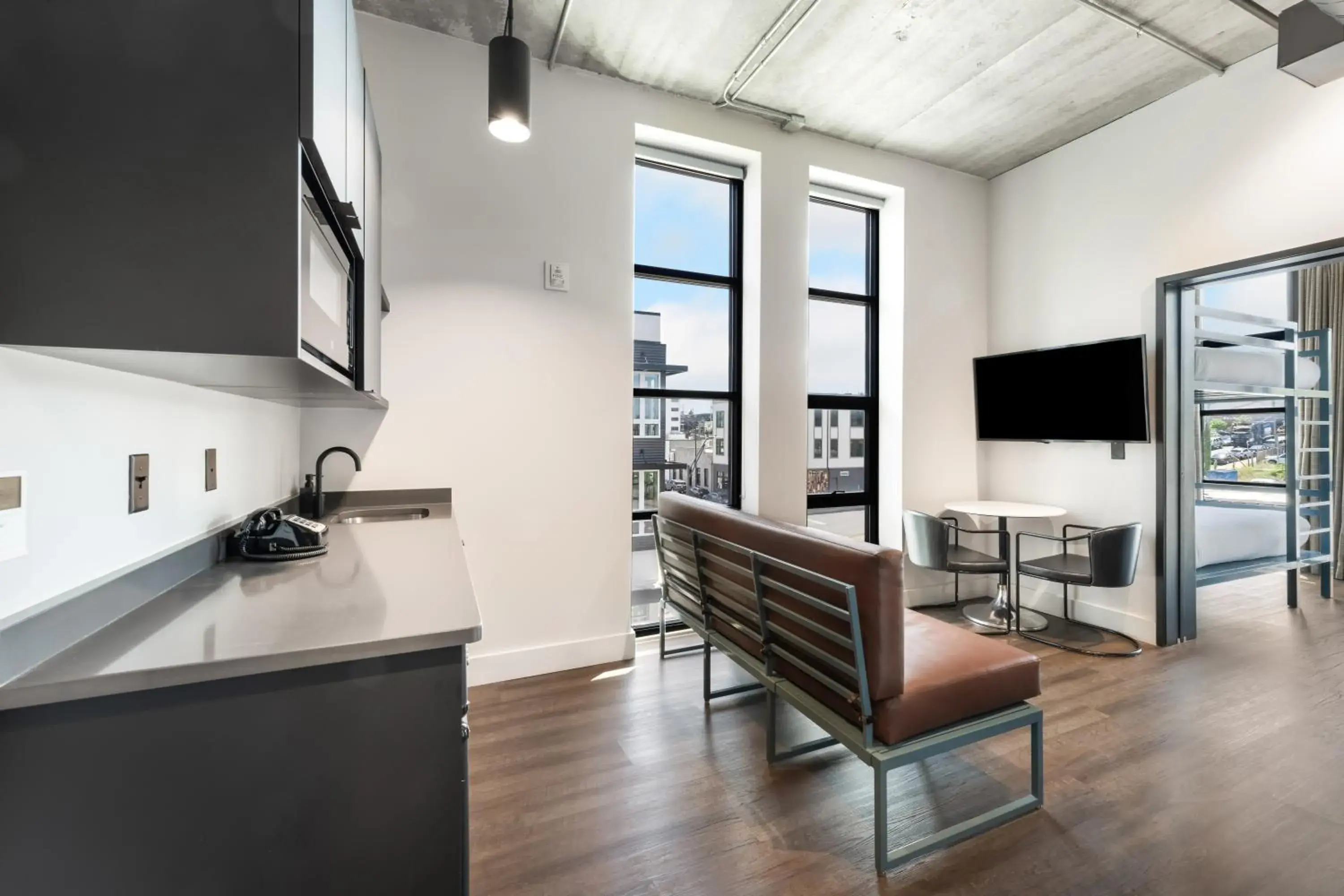 Two Bedroom Suite with Kitchenette in Waymore's Guest House Two Bedroom Suite with Kitchenette in Waymore's Guest House