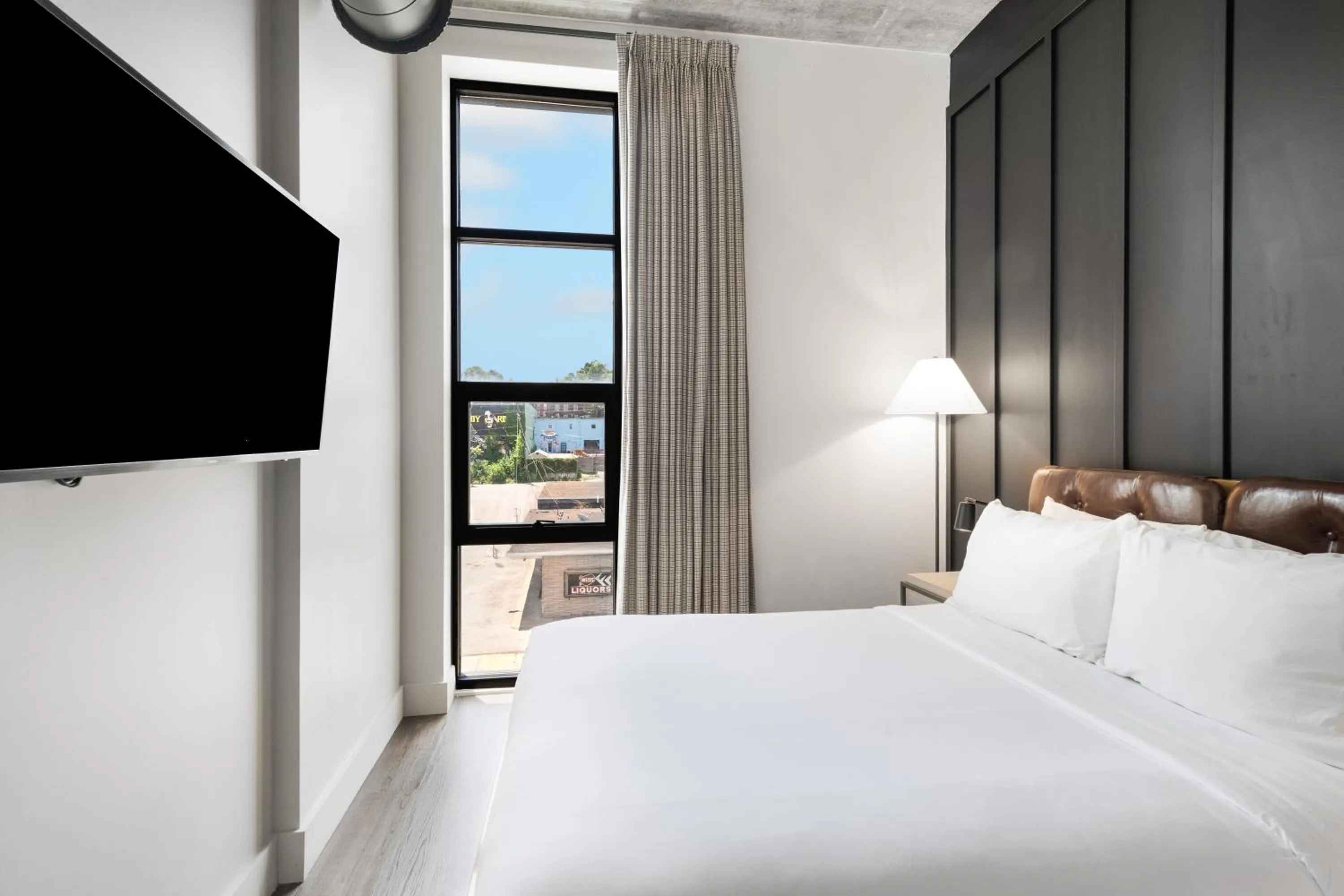 Bedroom, Bed in Waymore's Guest House