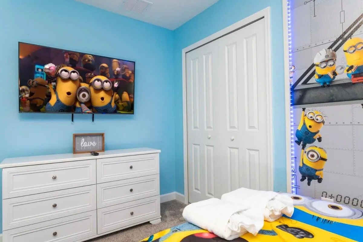 Bed in Joyful 8Bd Single Family w Pool @Champions Gate 9262