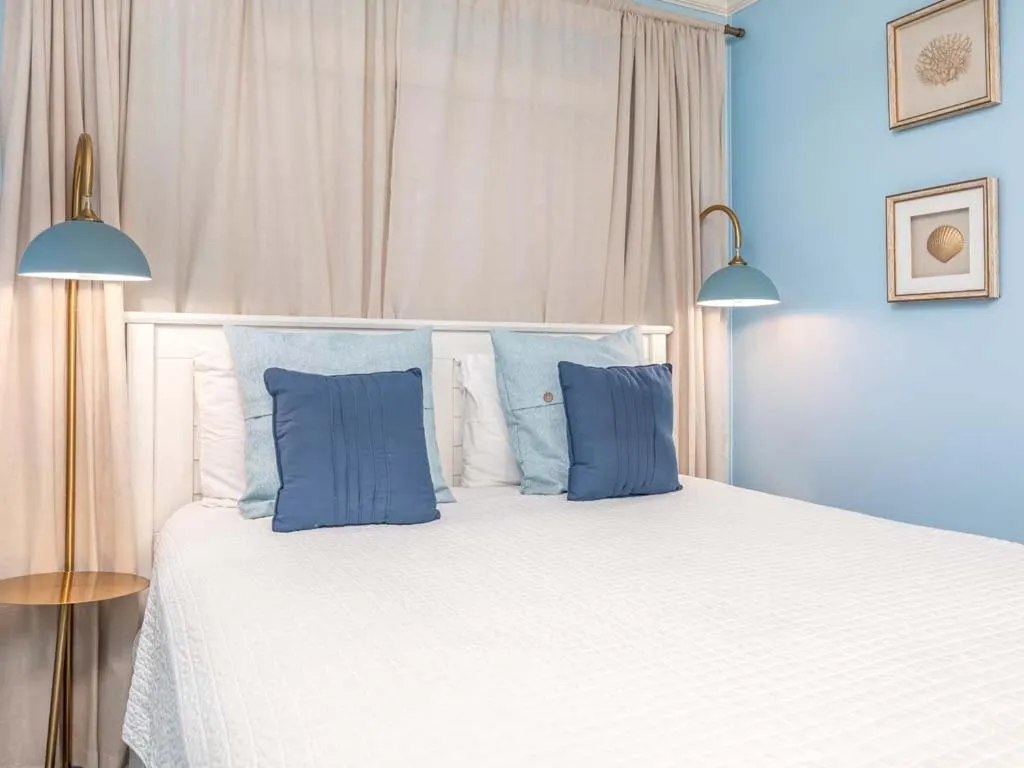 Bed in Beach Racquet A315