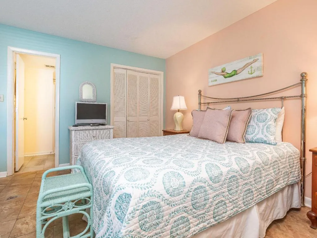 Bed in Tybee Lights 114A