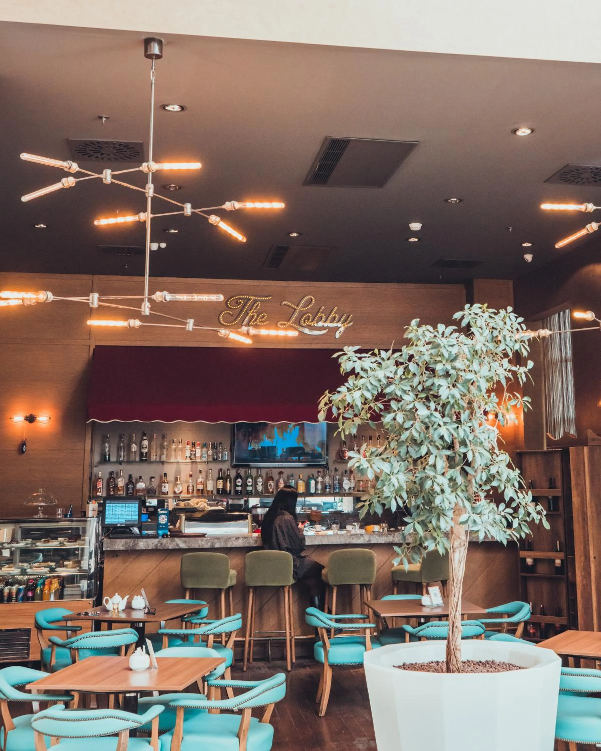 Restaurant/places to eat in WOW Airport Hotel