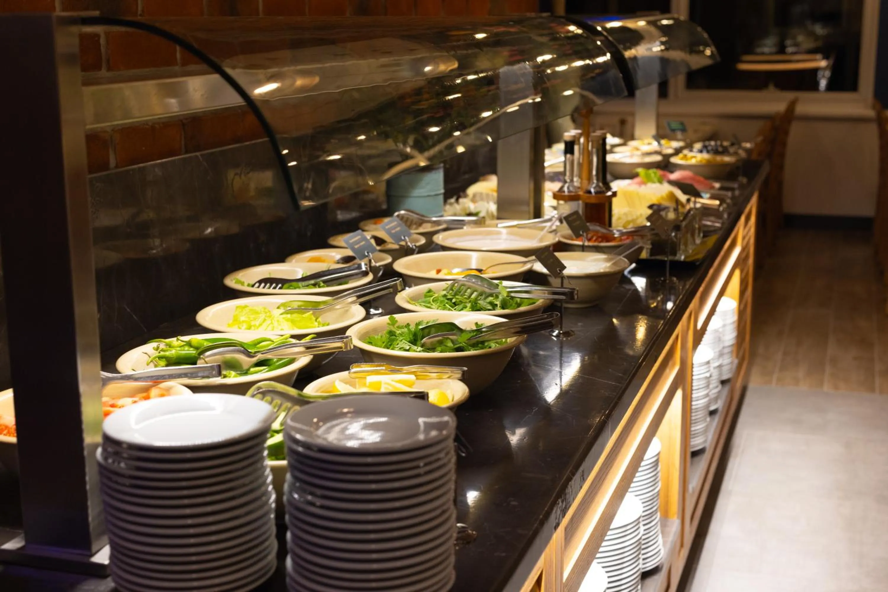 Restaurant/places to eat in WOW Airport Hotel