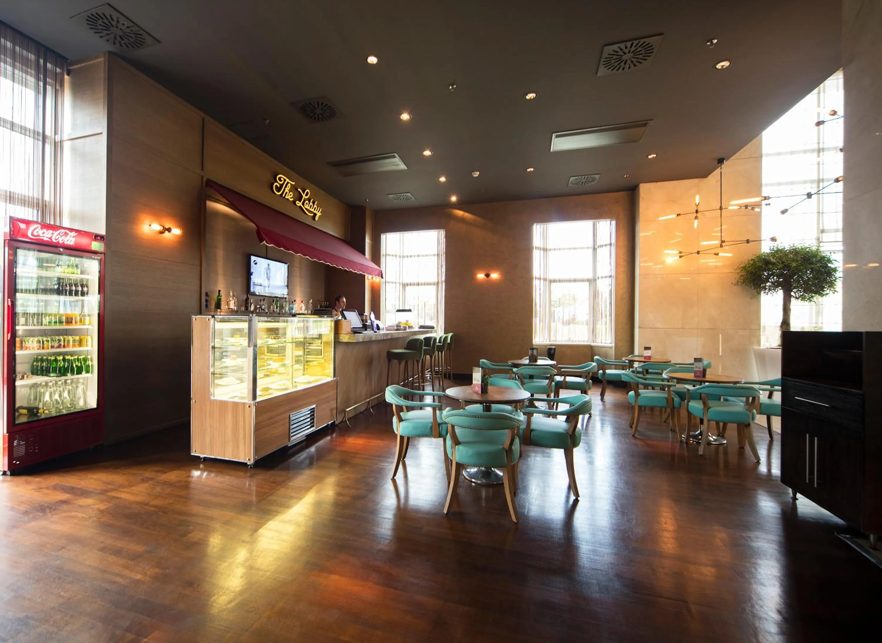 Restaurant/places to eat in WOW Airport Hotel