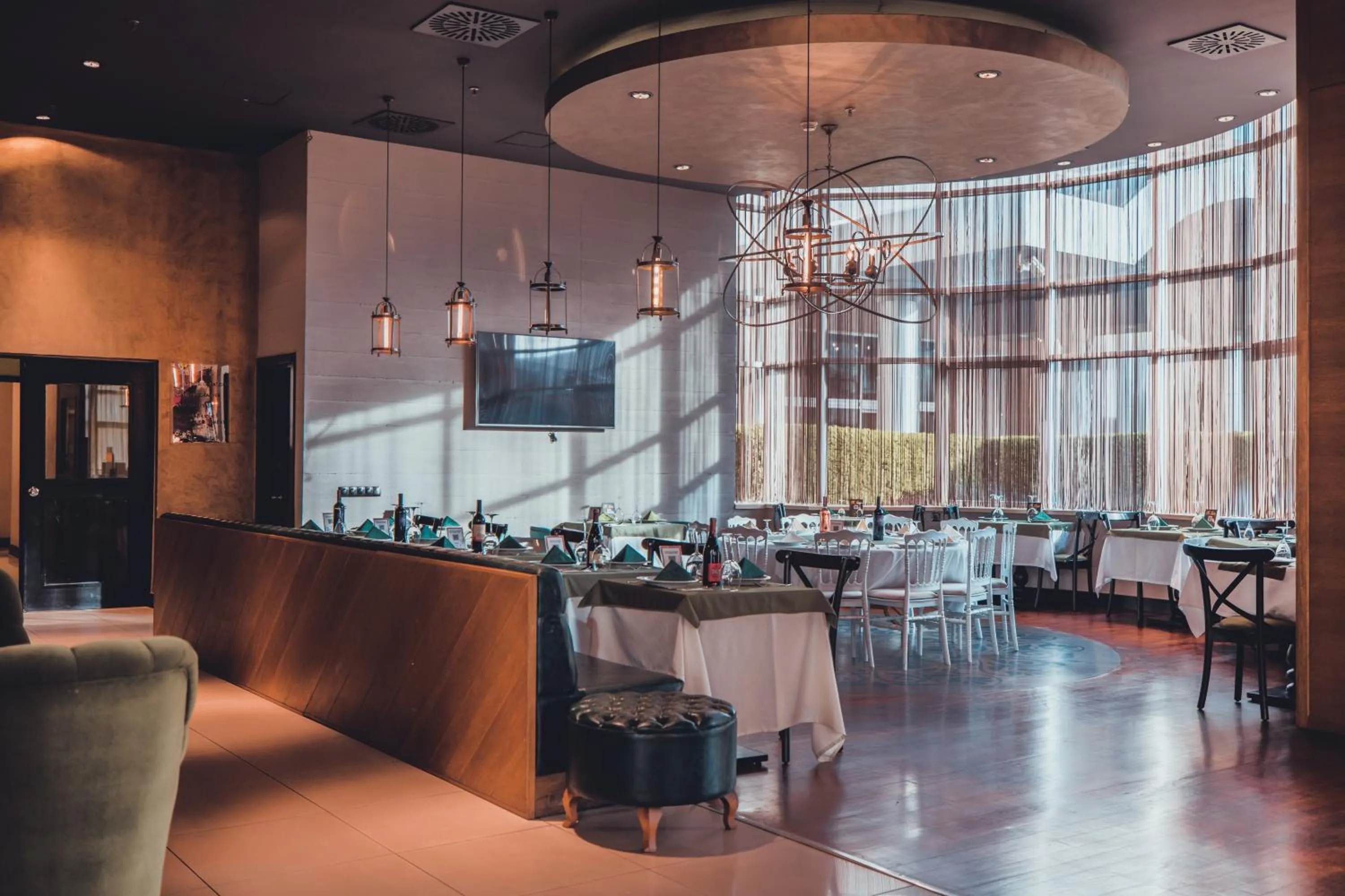 Restaurant/places to eat in WOW Airport Hotel