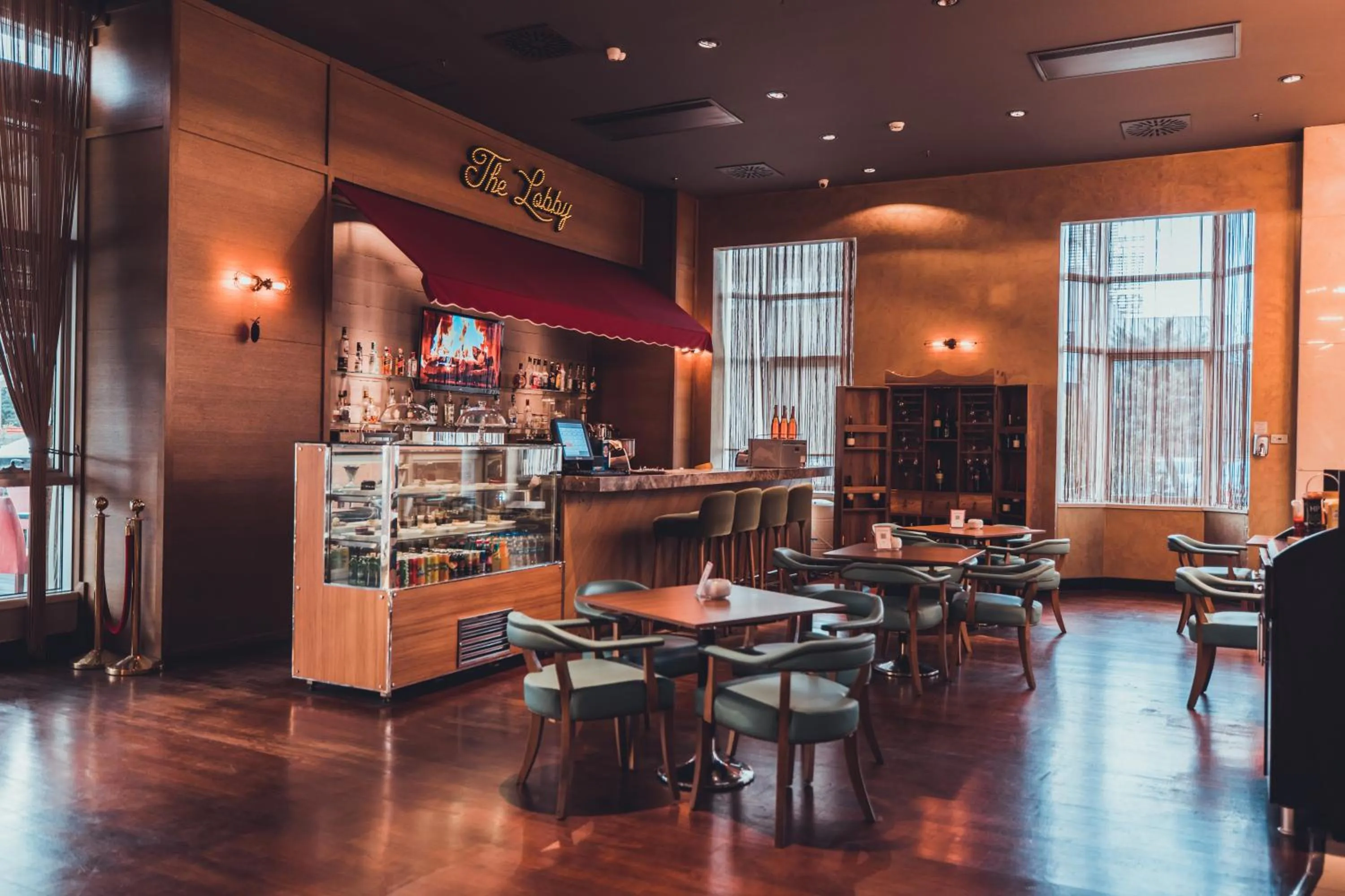 Restaurant/places to eat in WOW Airport Hotel