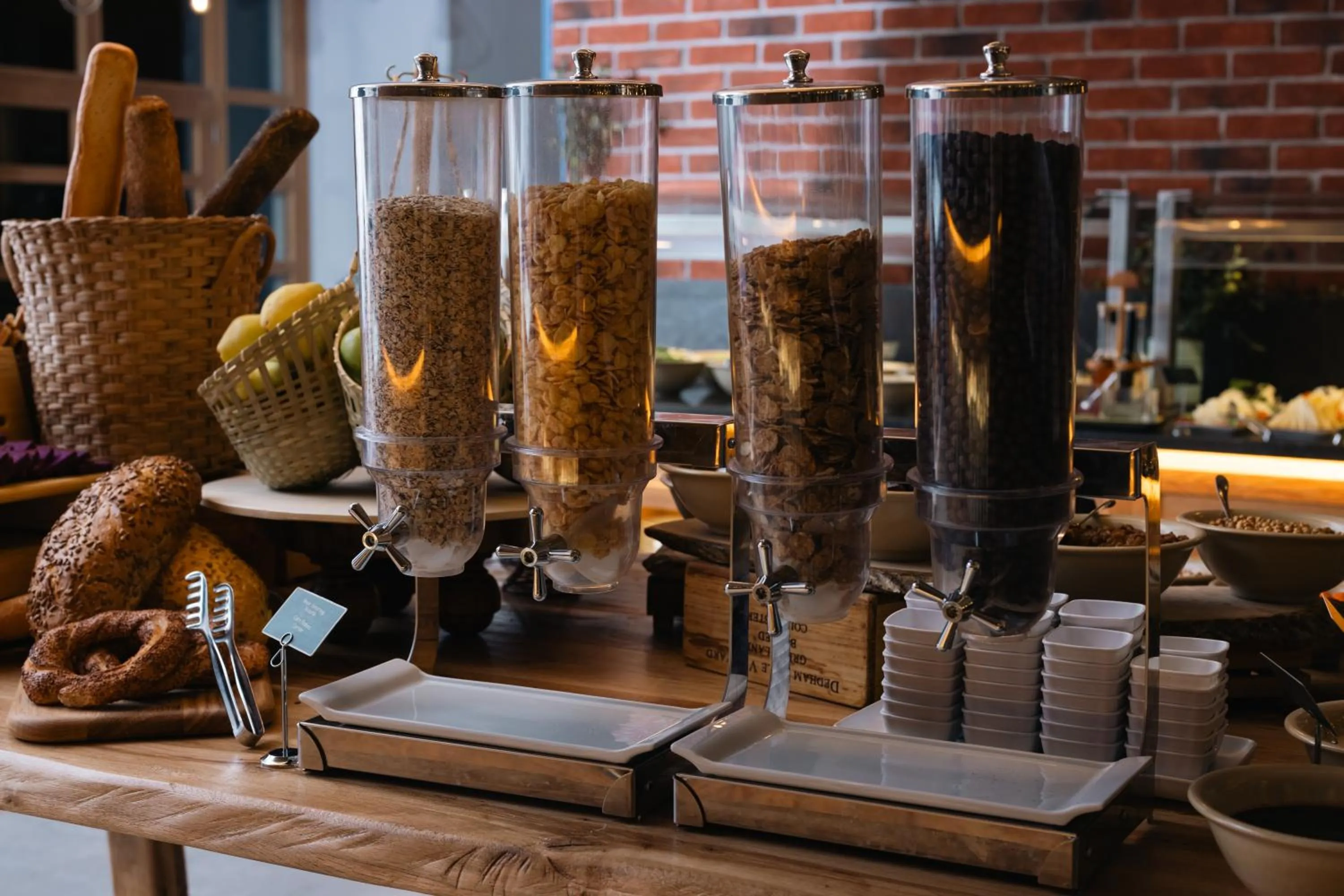 Restaurant/places to eat in WOW Airport Hotel