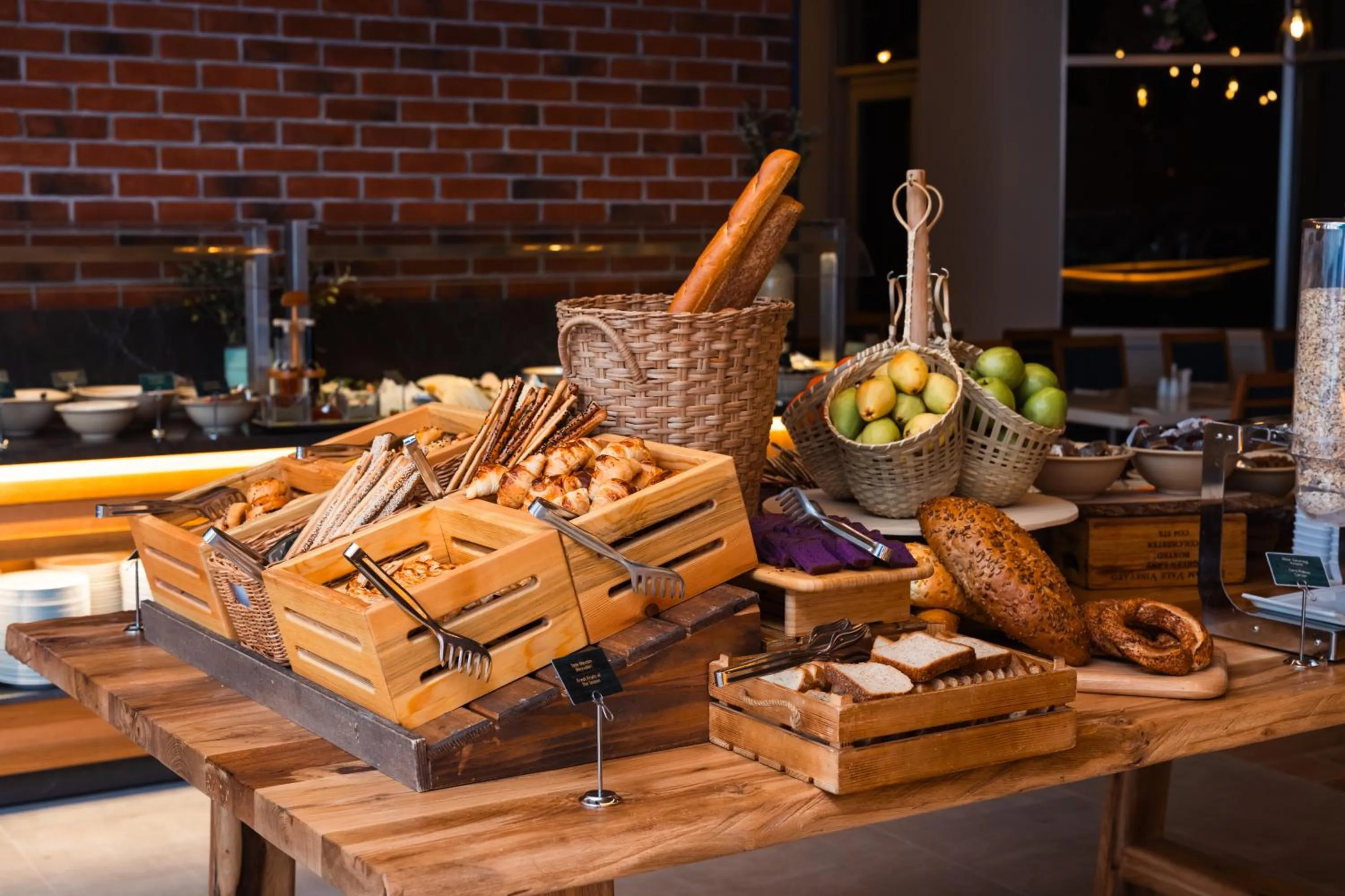 Restaurant/places to eat in WOW Airport Hotel