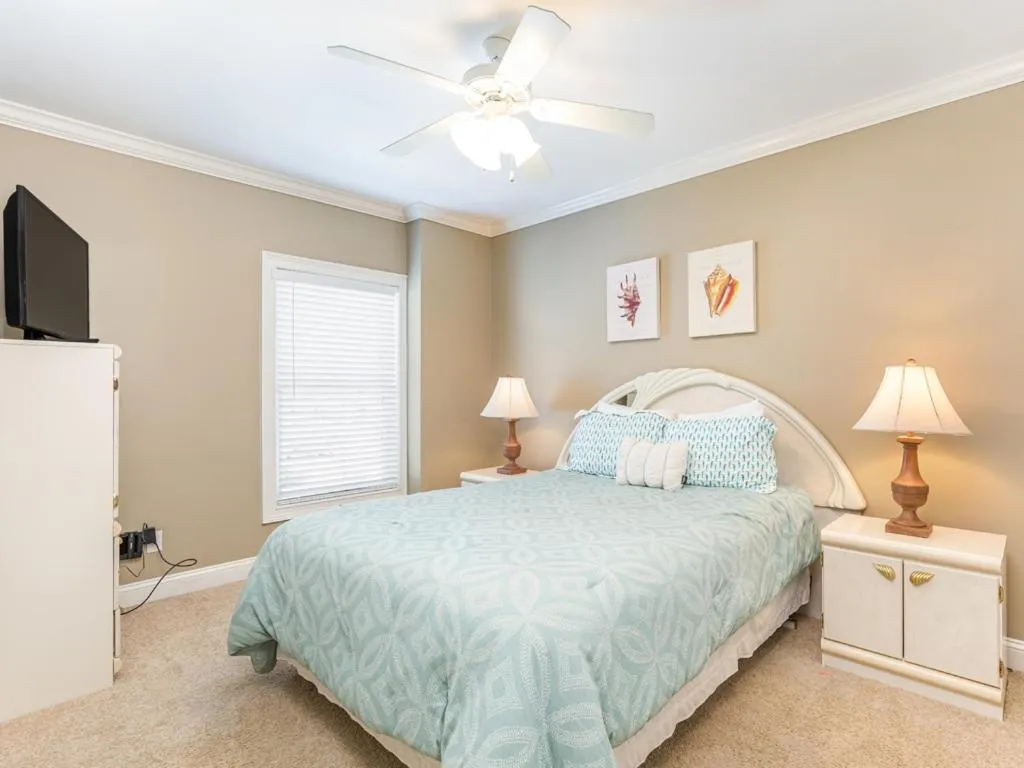 Bed in Silver Seas 203