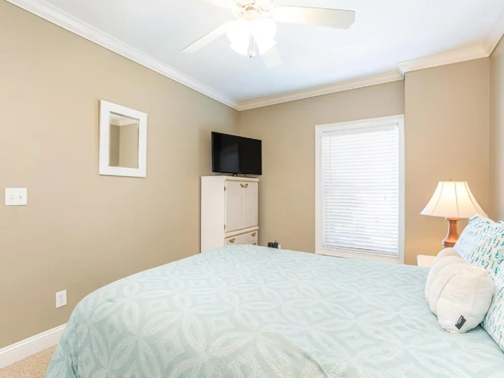 Bed in Silver Seas 203