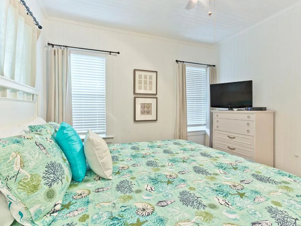 Bed in Bikini Cottage