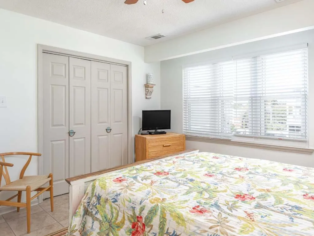 Bed in Atlantic Ocean 11