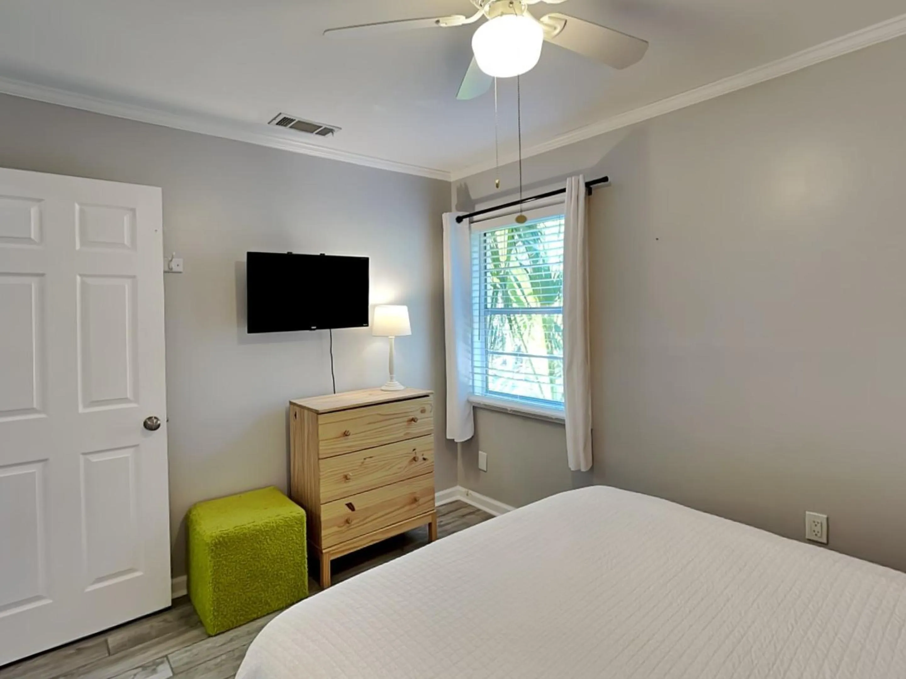 Bed in Horsepen Creek Cottage