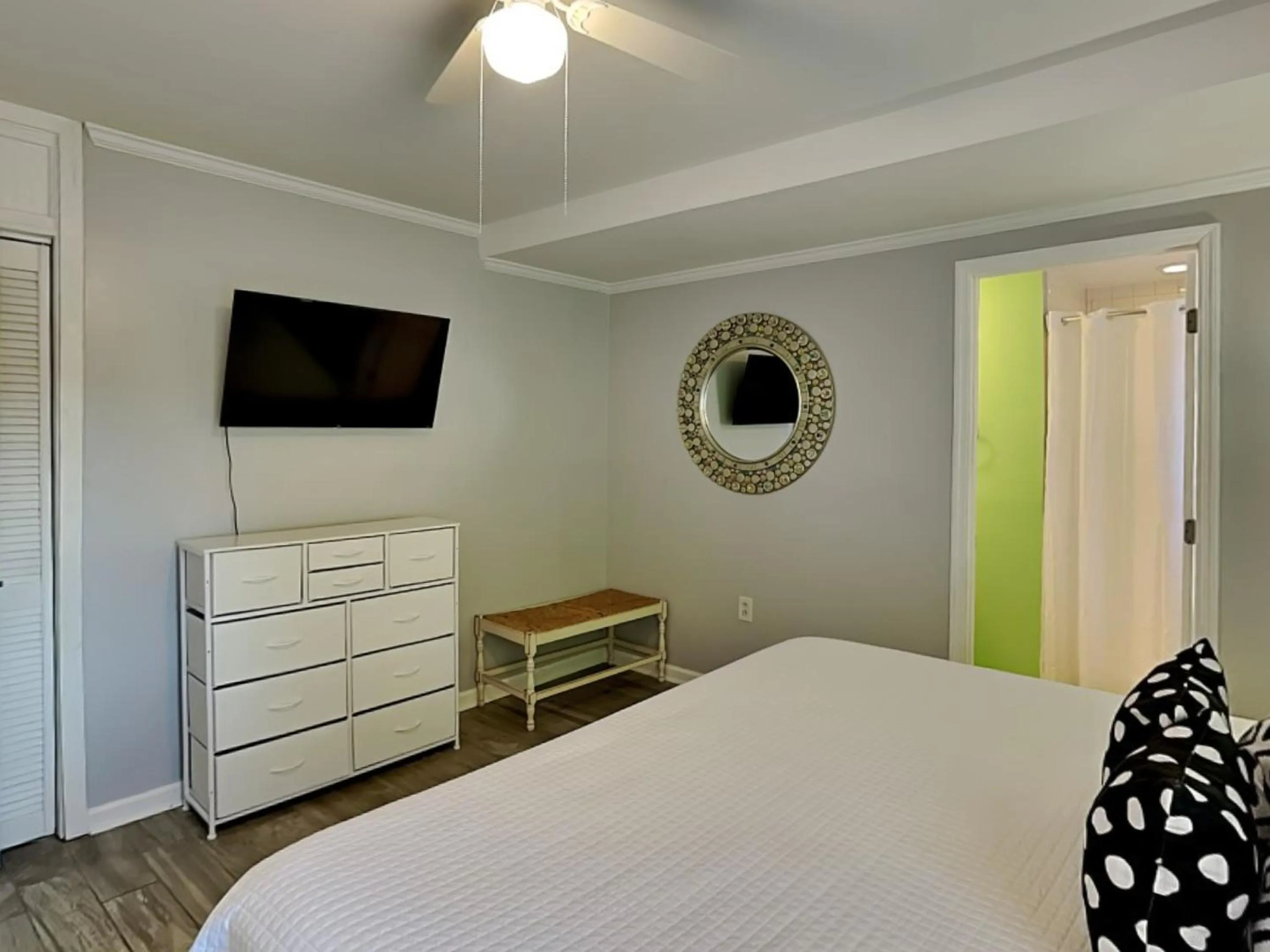 Bed in Horsepen Creek Cottage