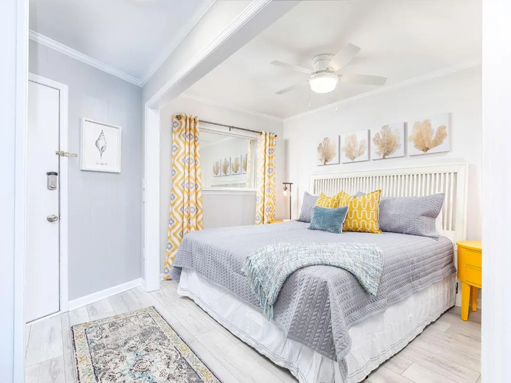 Bed in Beach Racquet B302