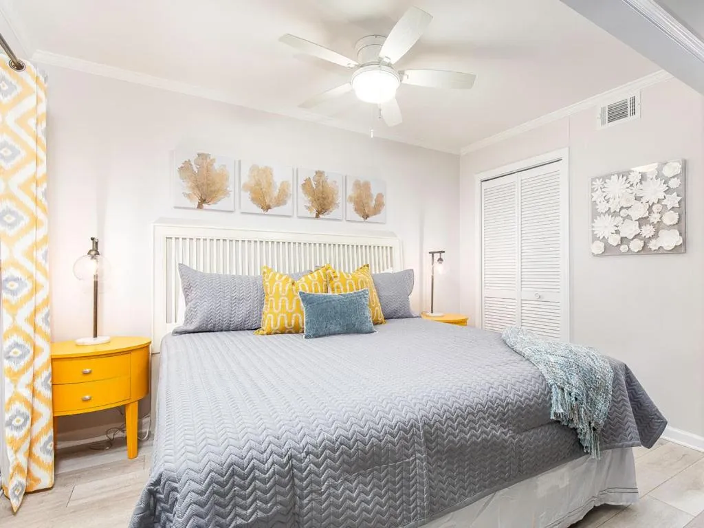 Bed in Beach Racquet B302