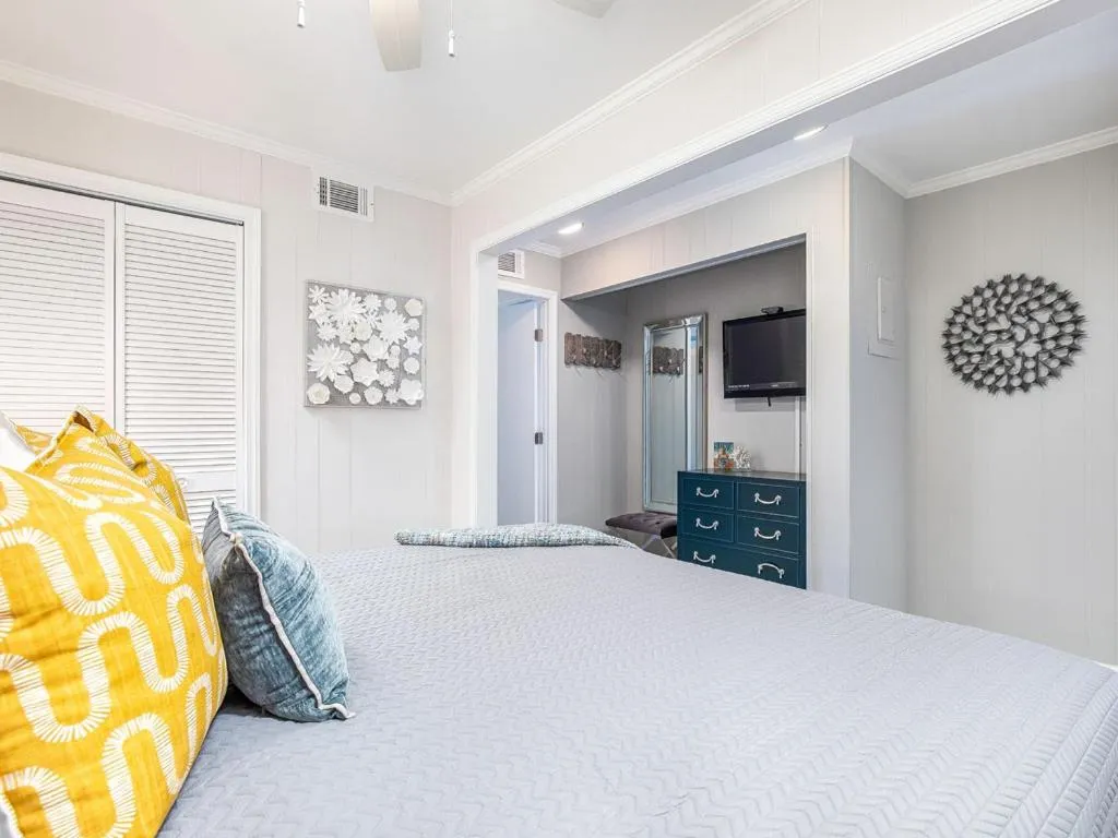 Bed in Beach Racquet B302