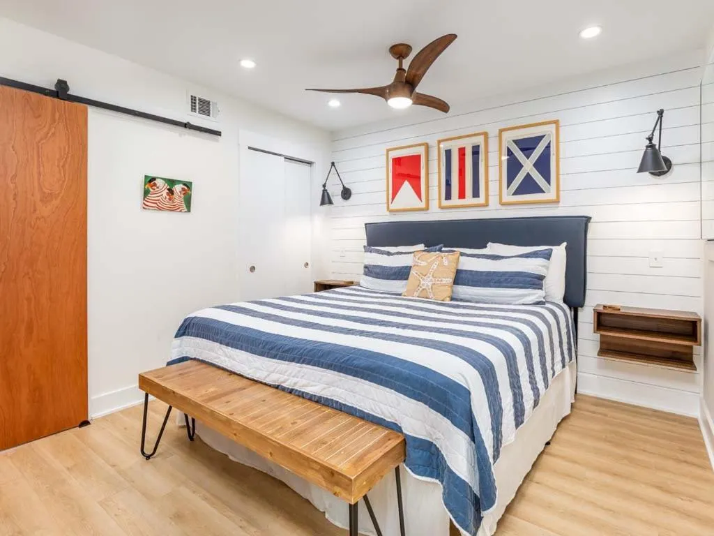 Bed in Beach Racquet A220