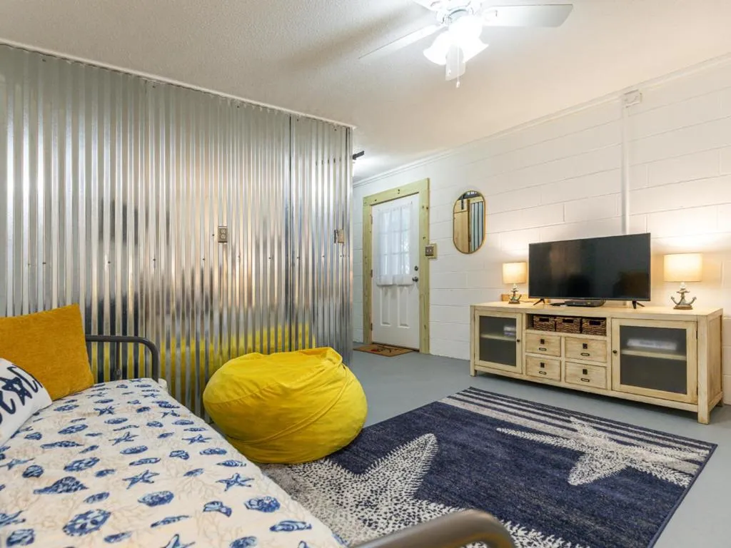 Bed in Castaway Cottage