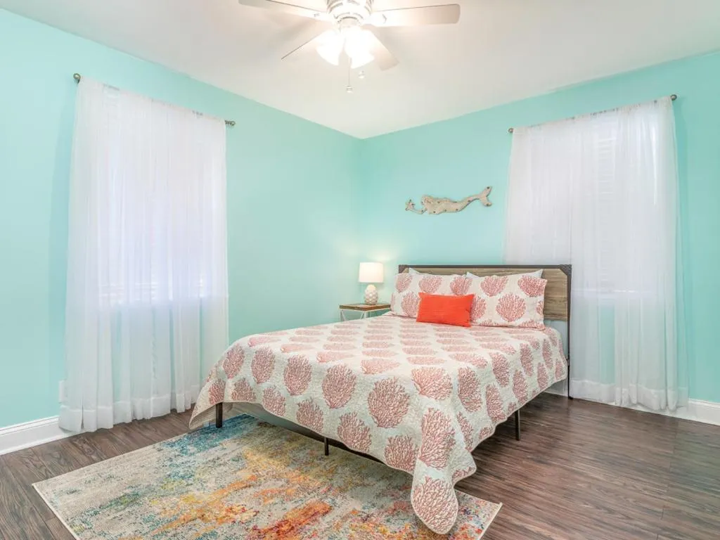 Bed in Castaway Cottage