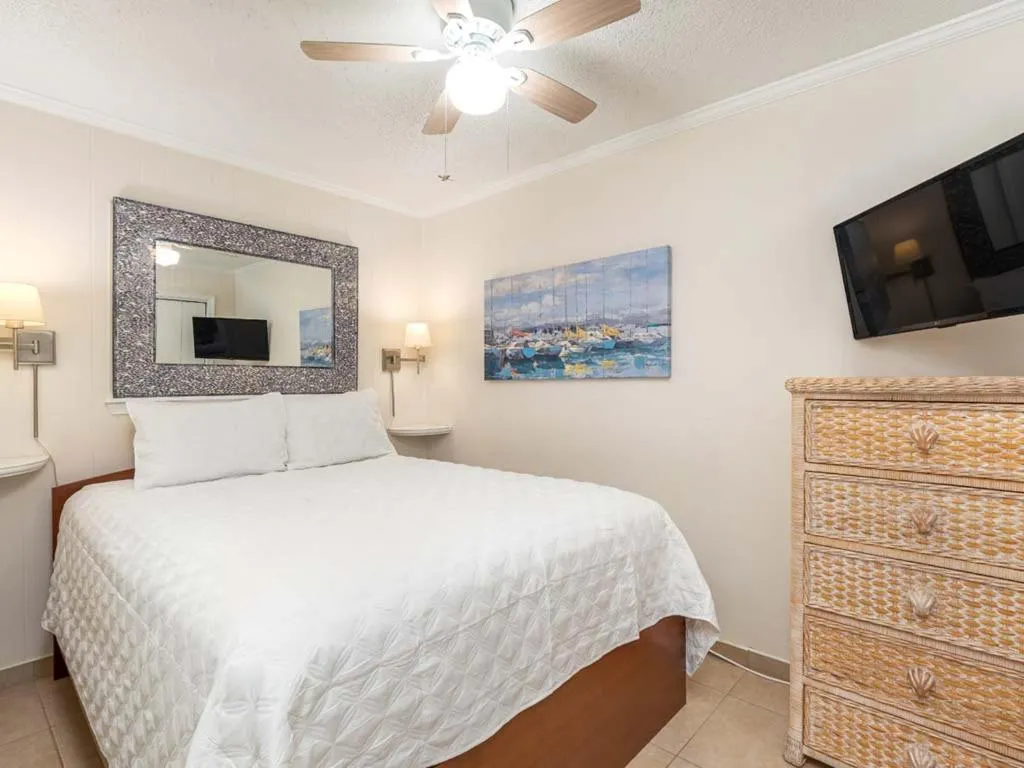 Bed in Beach Racquet B304