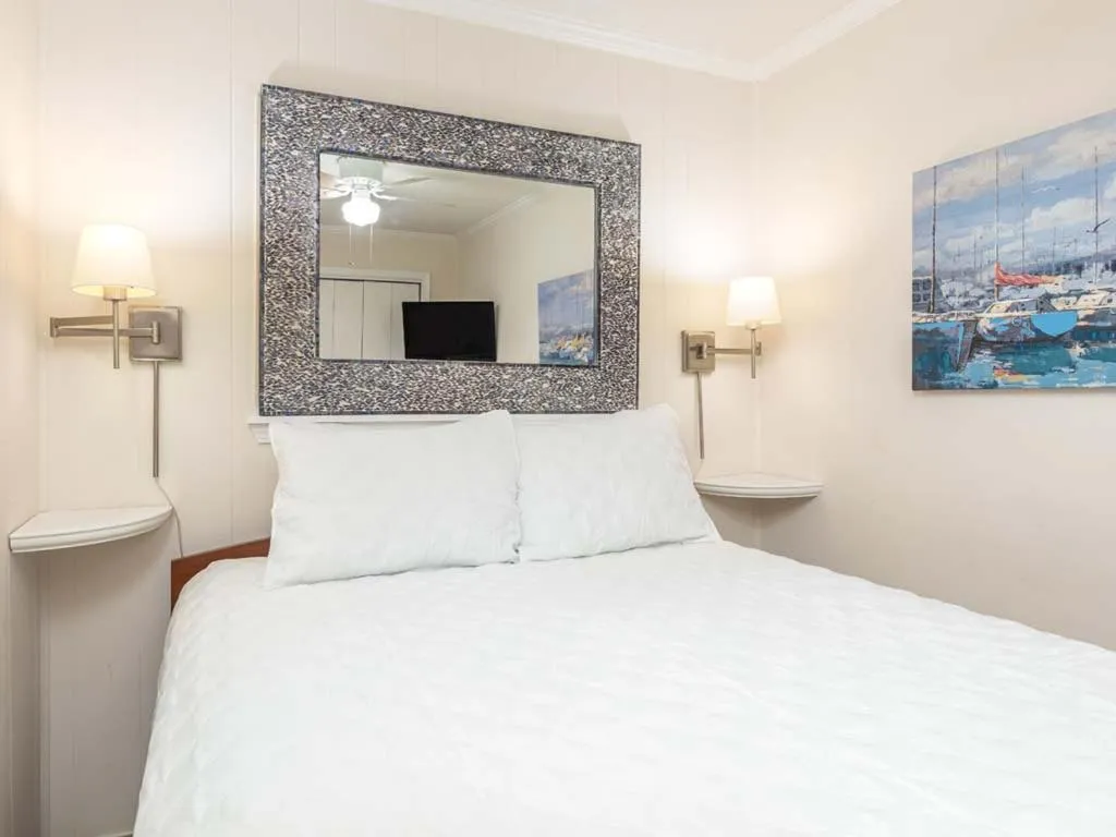 Bed in Beach Racquet B304