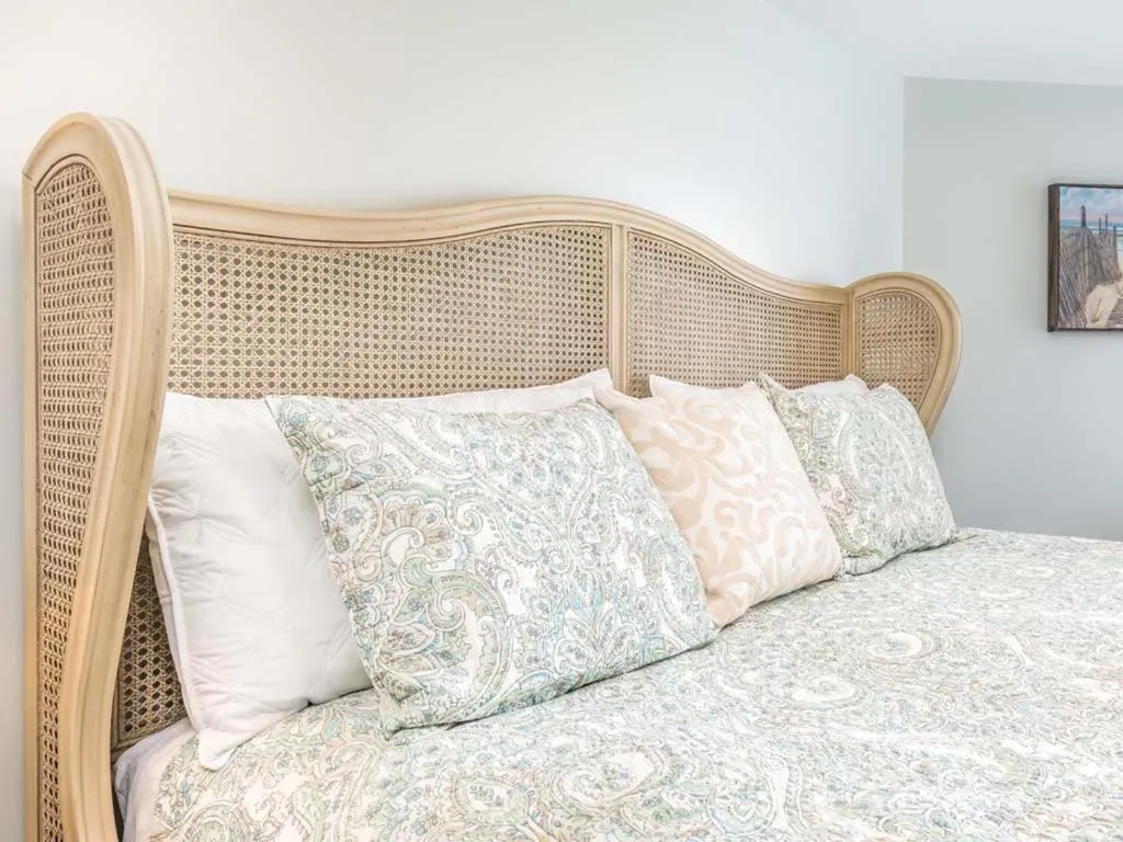 Bed in Summer Winds 528