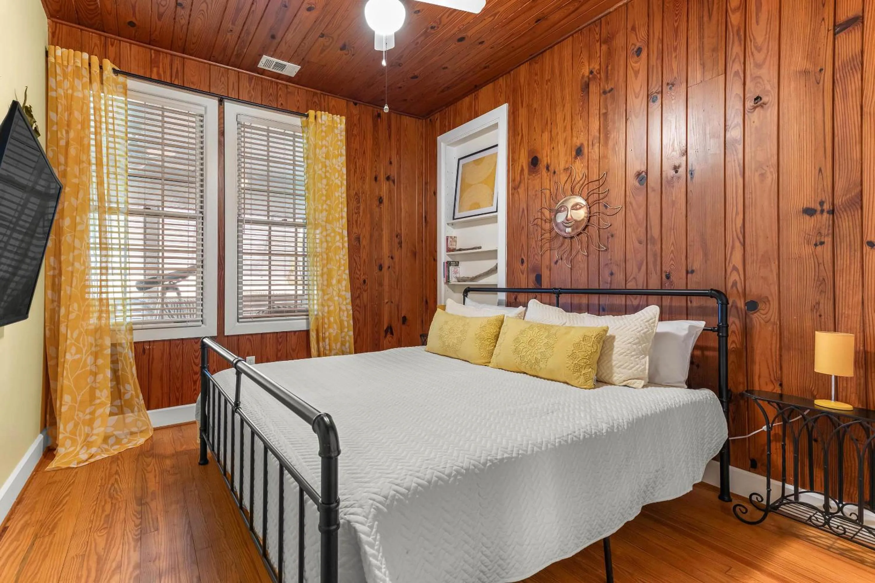 Bed in Caretta Cottage