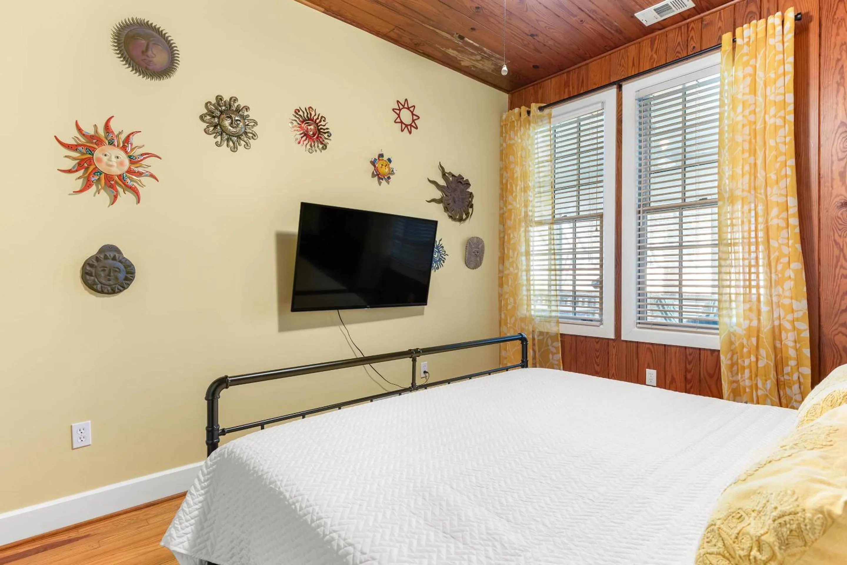 Bed in Caretta Cottage