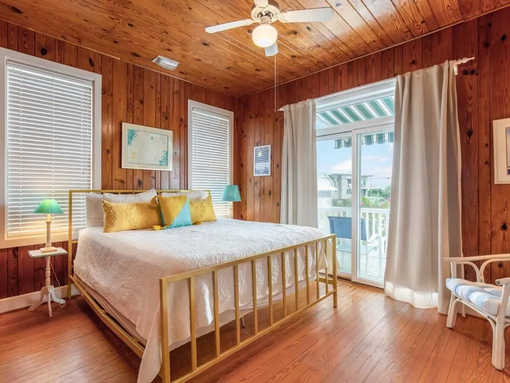 Bed in Caretta Cottage