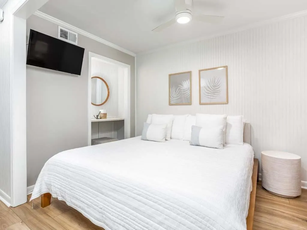 Bed in Beach Racquet B109