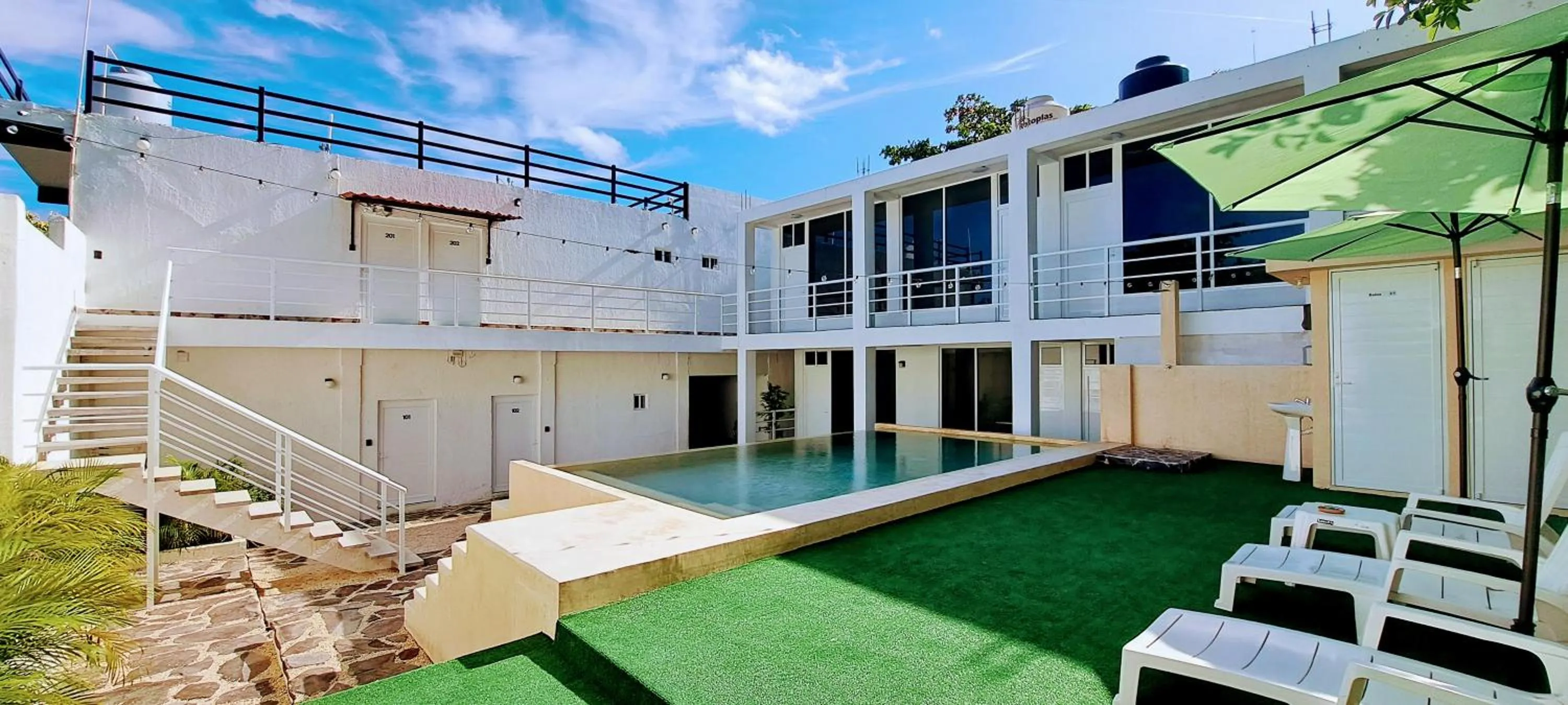 Swimming pool in La Quinta Caribeña