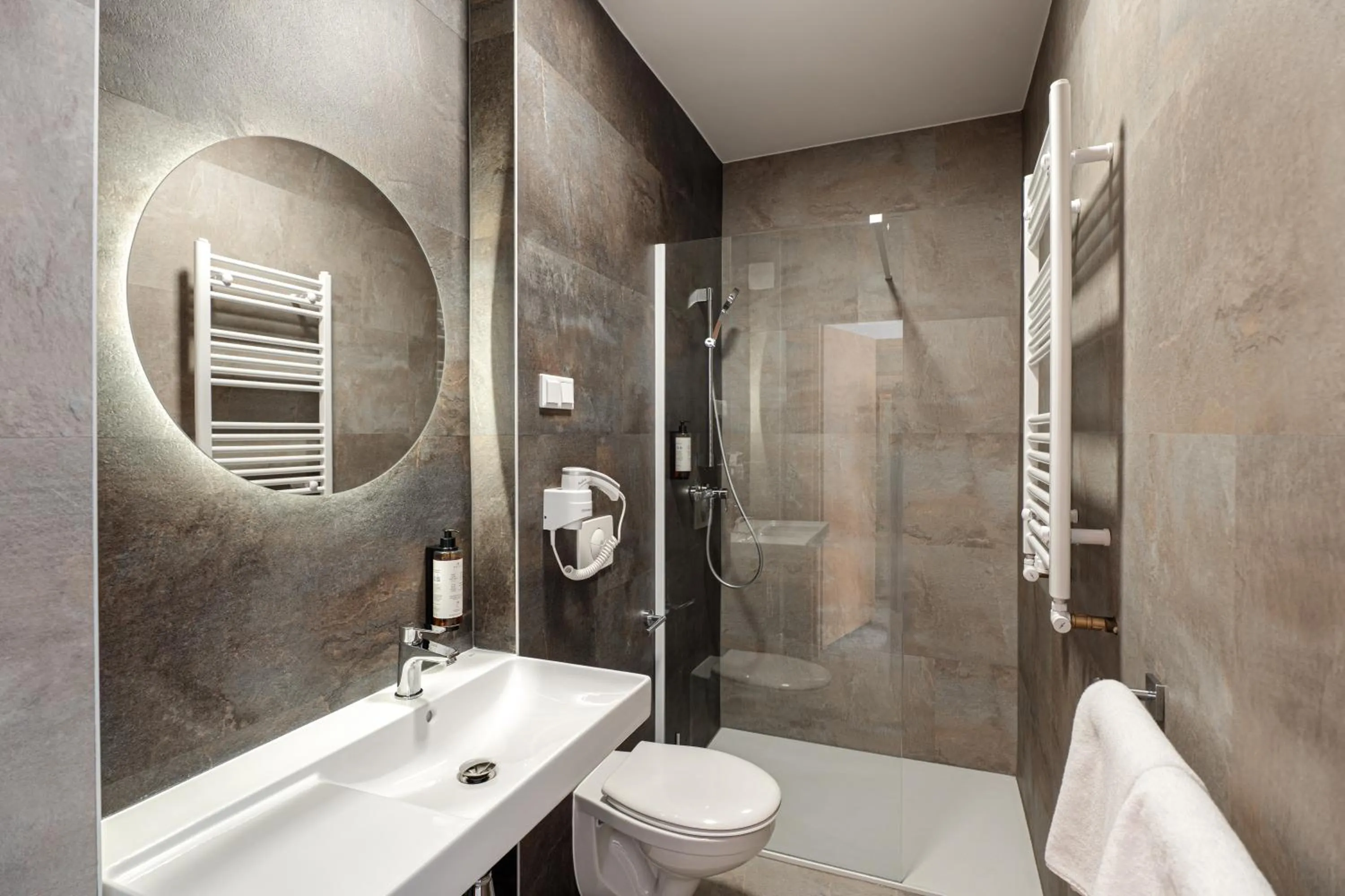 Shower in Hotel Solny