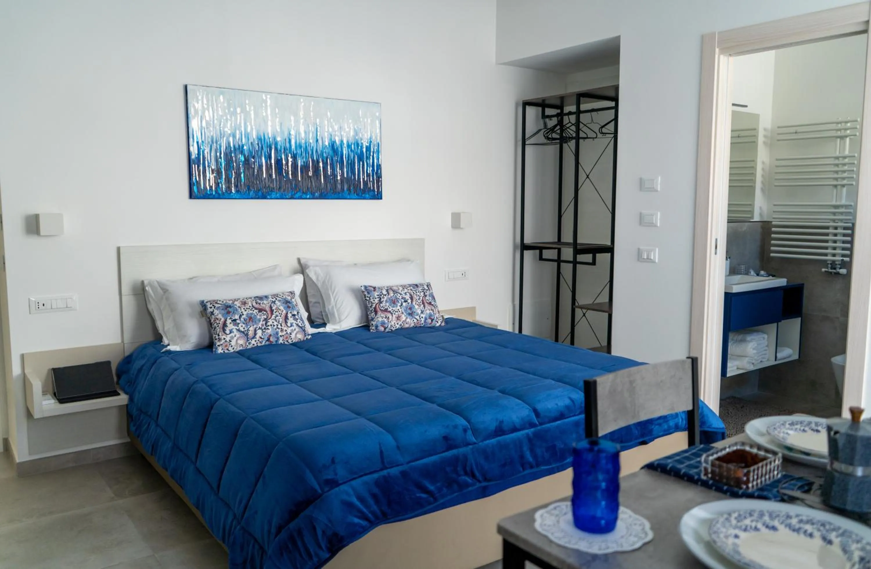 Bathroom, Bed in Delphi Soggiorni Romantic Suites with Private Terrace - Ischia Porto