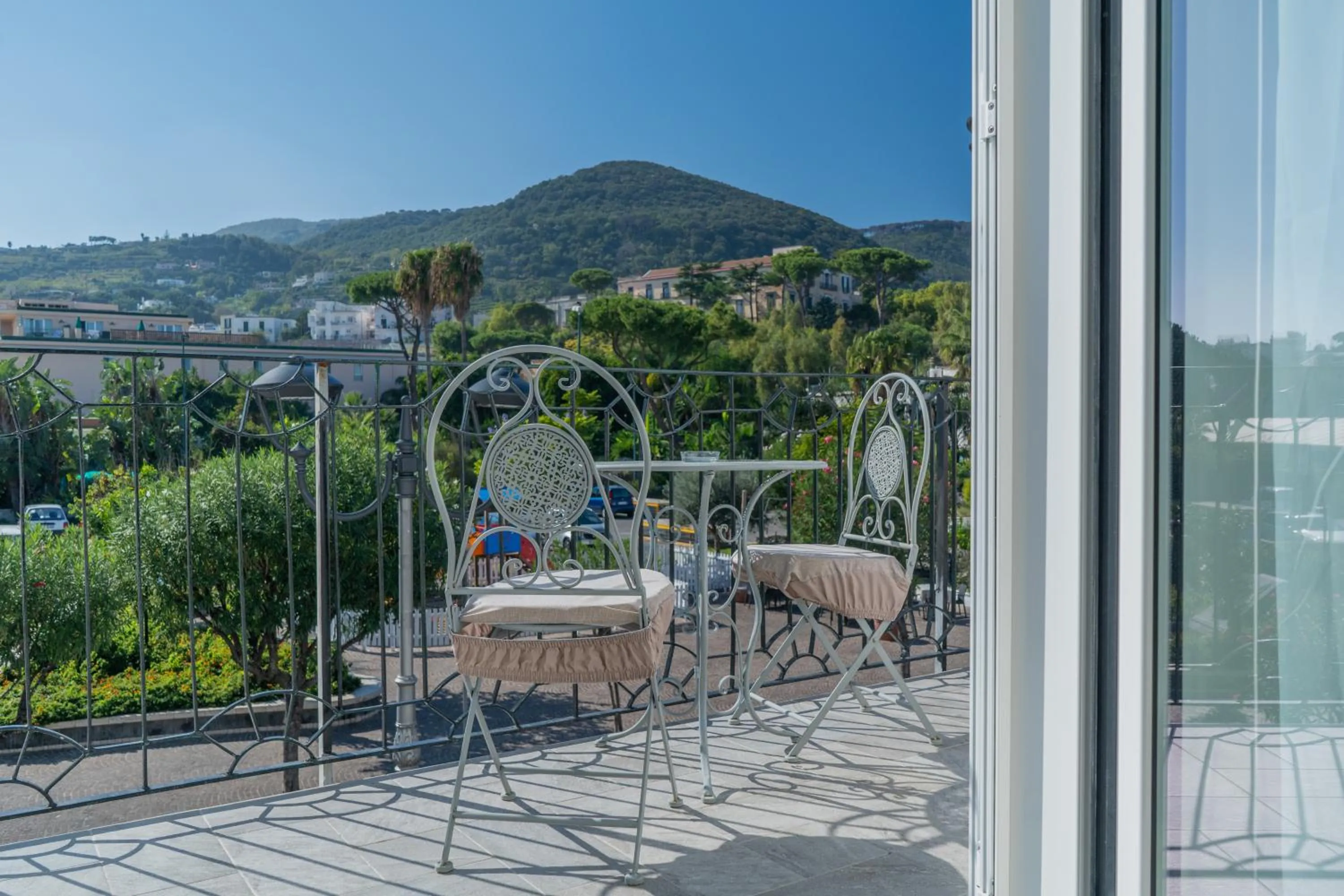 Day in Delphi Soggiorni Romantic Suites with Private Terrace - Ischia Porto