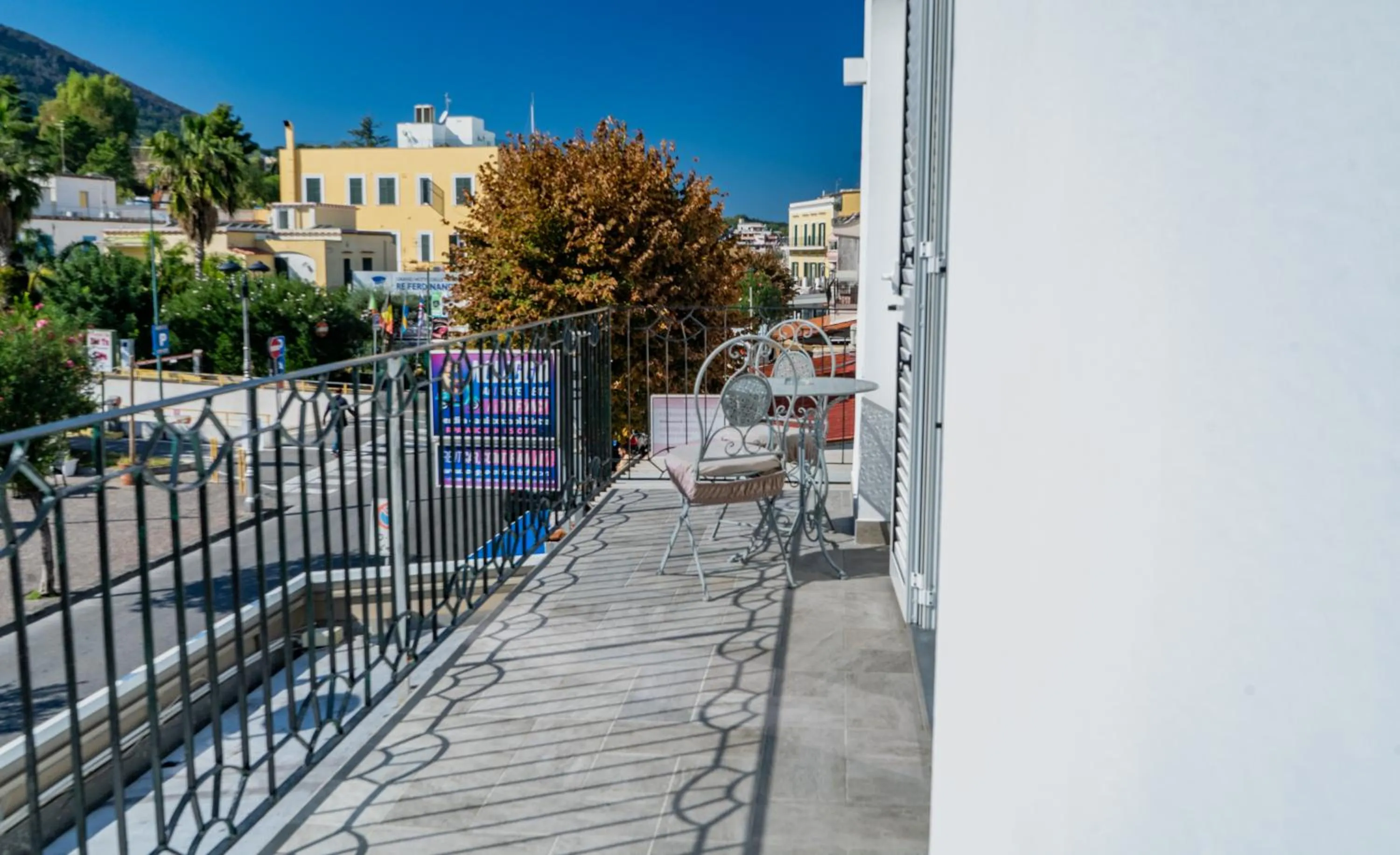 Property building in Delphi Soggiorni Romantic Suites with Private Terrace - Ischia Porto