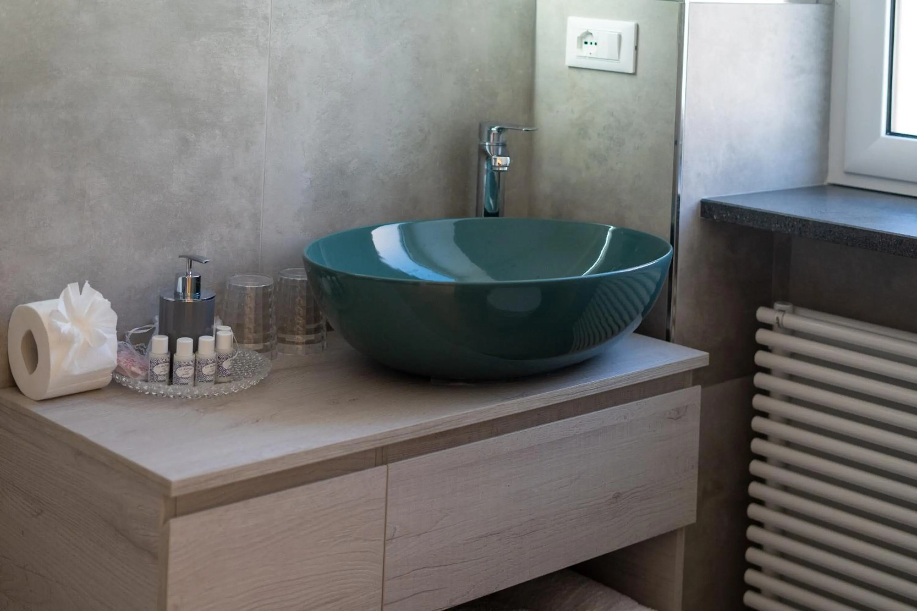 Bathroom in Delphi Soggiorni Romantic Suites with Private Terrace - Ischia Porto