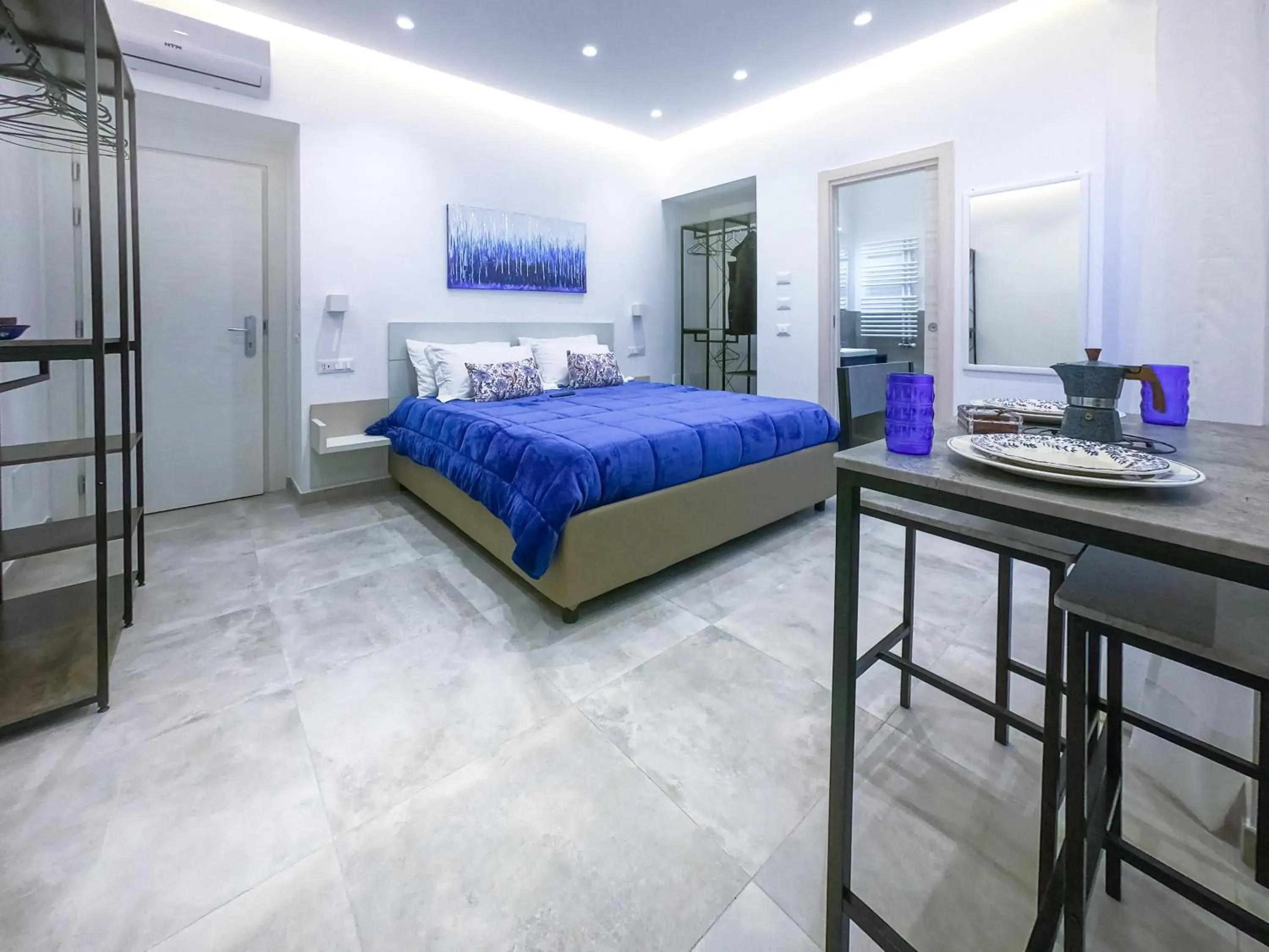 Queen Room with Balcony in Delphi Soggiorni Romantic Suites with Private Terrace - Ischia Porto Queen Room with Balcony in Delphi Soggiorni Romantic Suites with Private Terrace - Ischia Porto