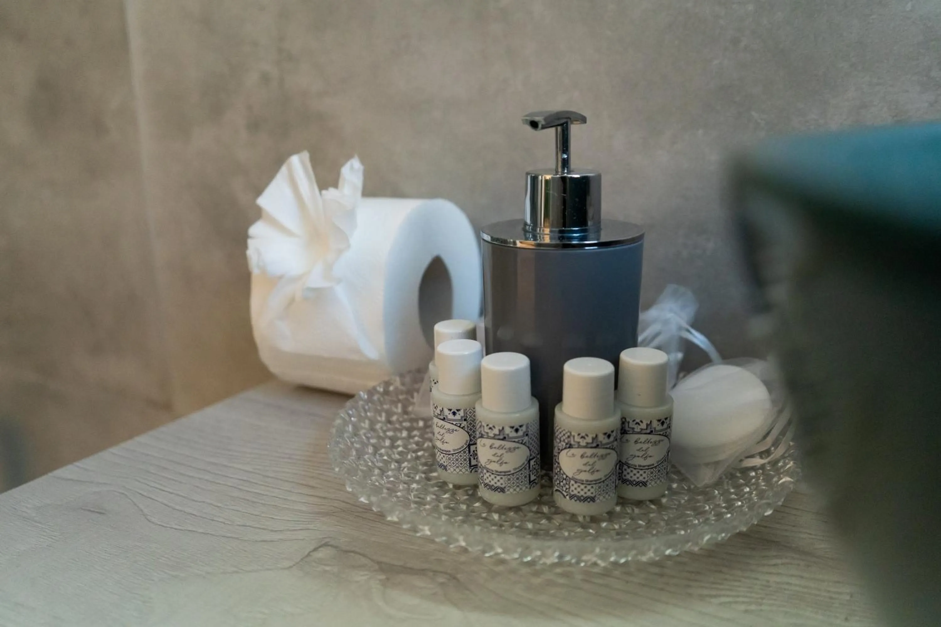 Bathroom in Delphi Soggiorni Romantic Suites with Private Terrace - Ischia Porto