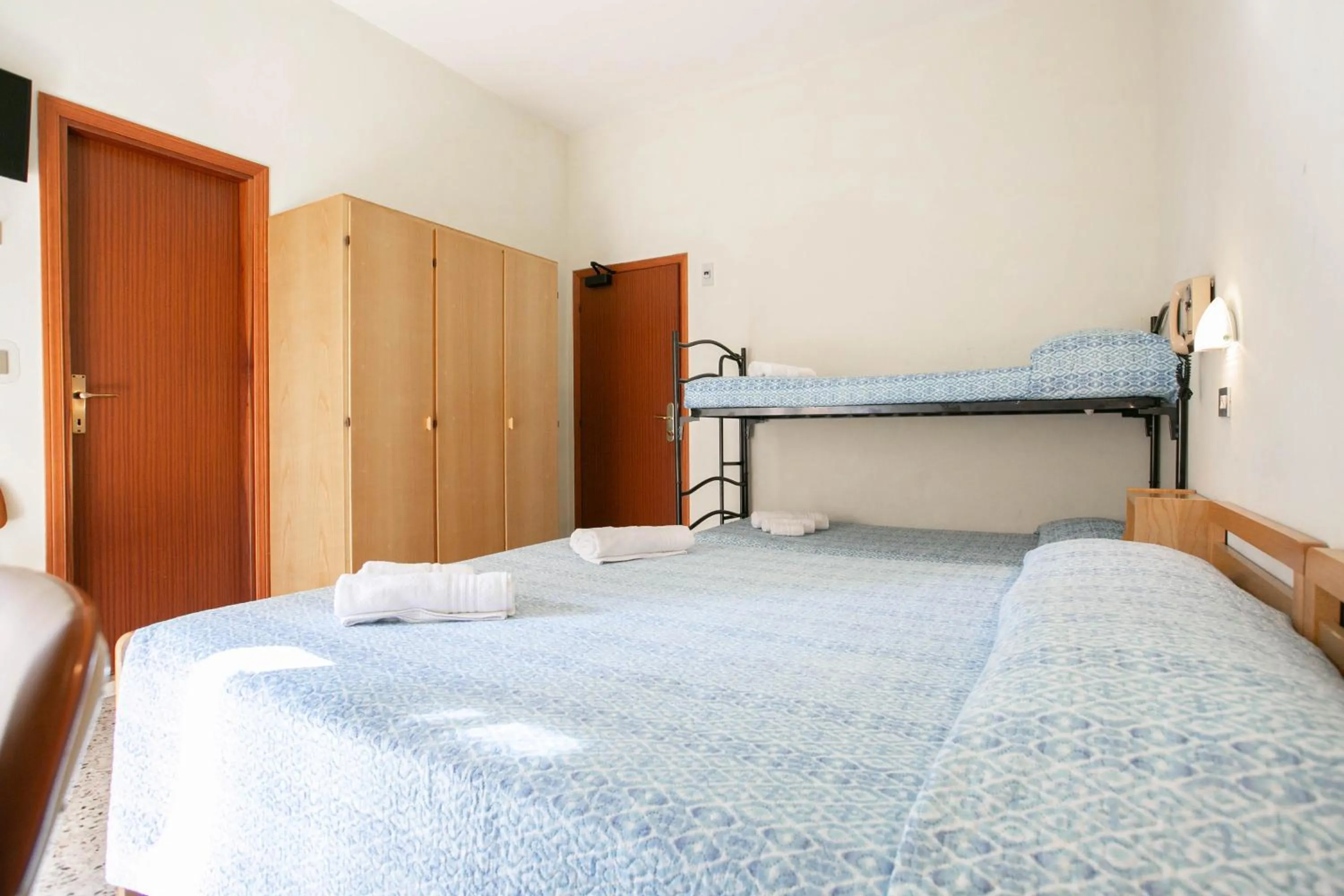 bunk bed, Bed in Hotel Ischia