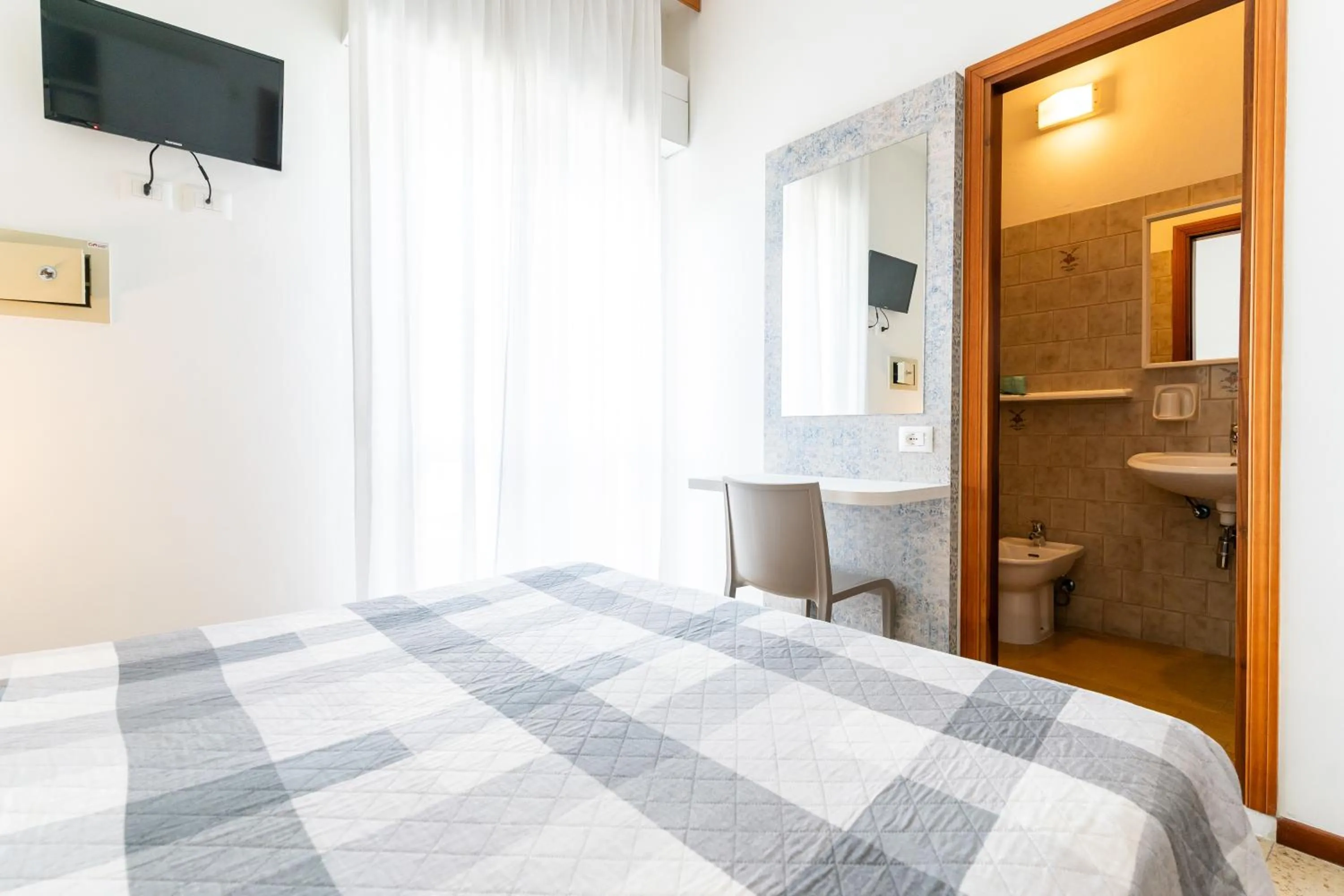 Photo of the whole room, Bed in Hotel Ischia